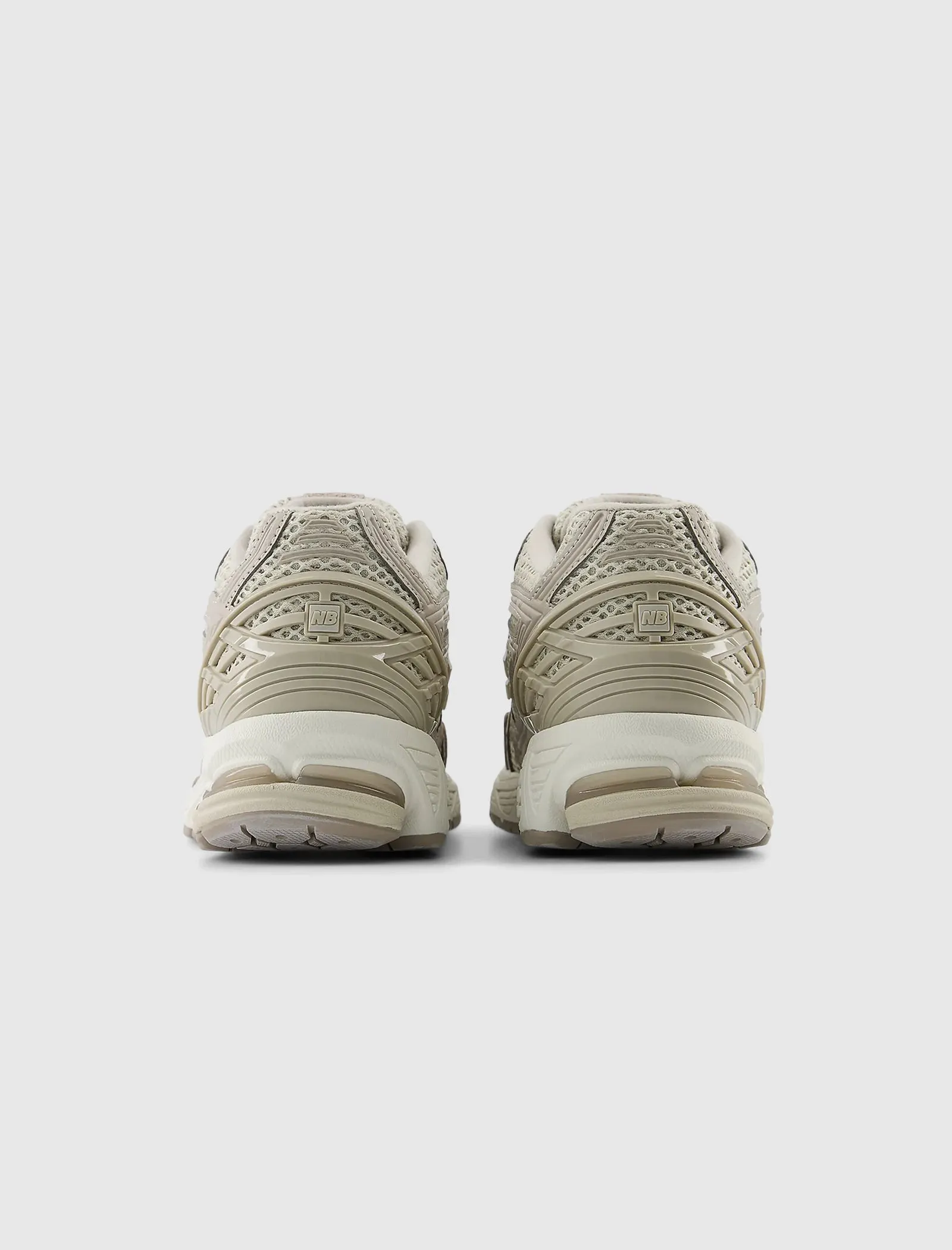 1906R "MOONROCK" Linen Air