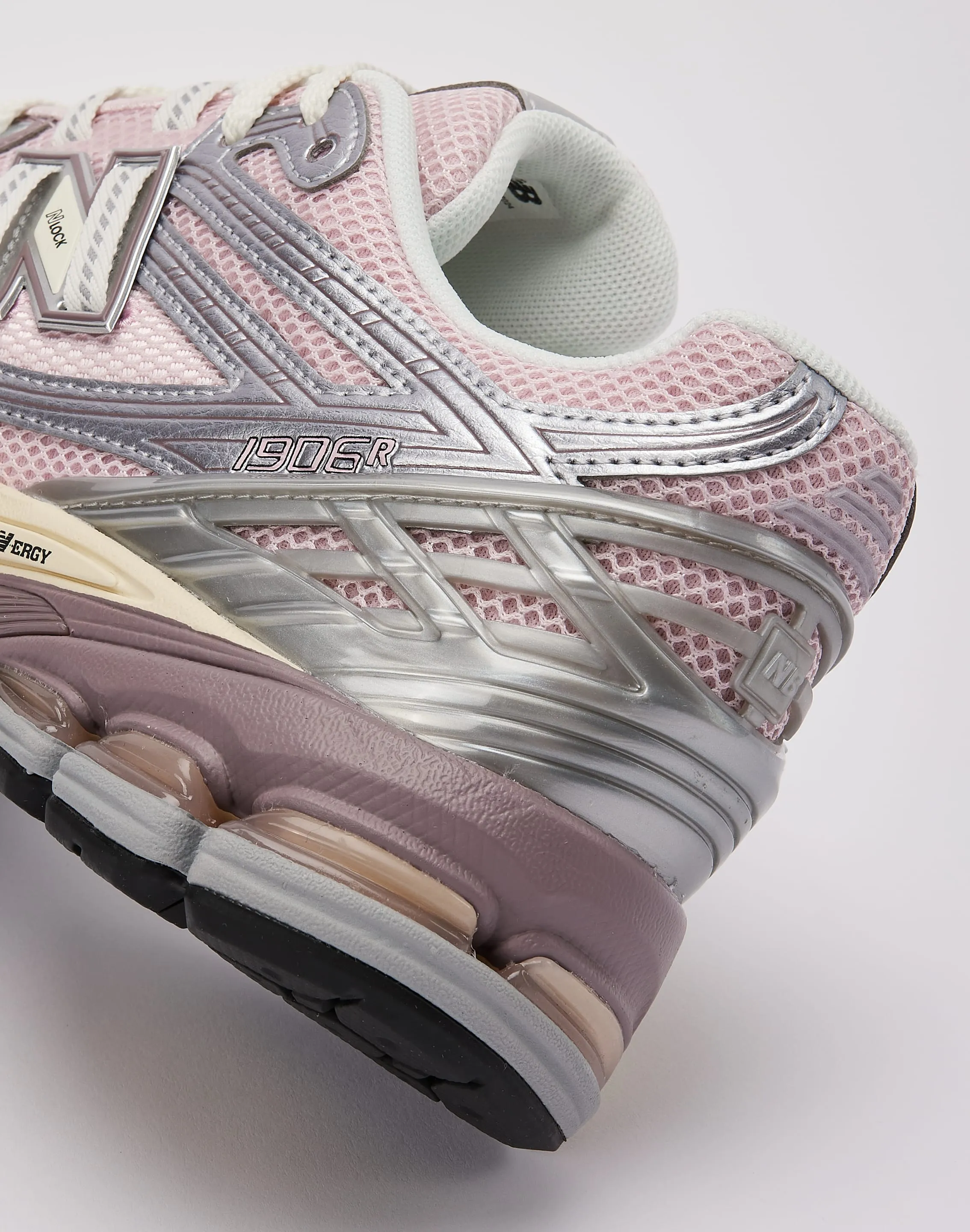 Daily Outfit Show Time New Balance 1906R