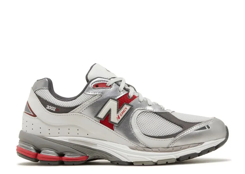 Club Hike New Balance 2002R Silver Metallic Team Red