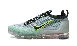 running in a rope bridge area shoes Air Vapormax Flyknit 2021