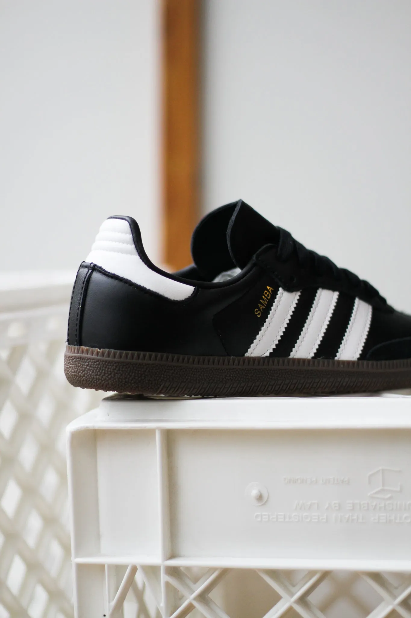 W ADIDAS SAMBA OG "CORE BLACK/CLOUD WHITE/GUM" Air-Vent Peak Step
