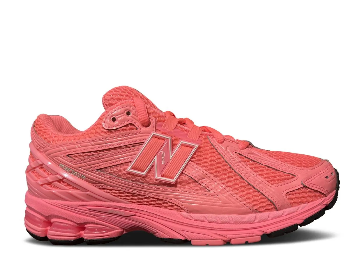 Outfit Match Print Fun New Balance 1906R ASOS Exclusive Neon Pink