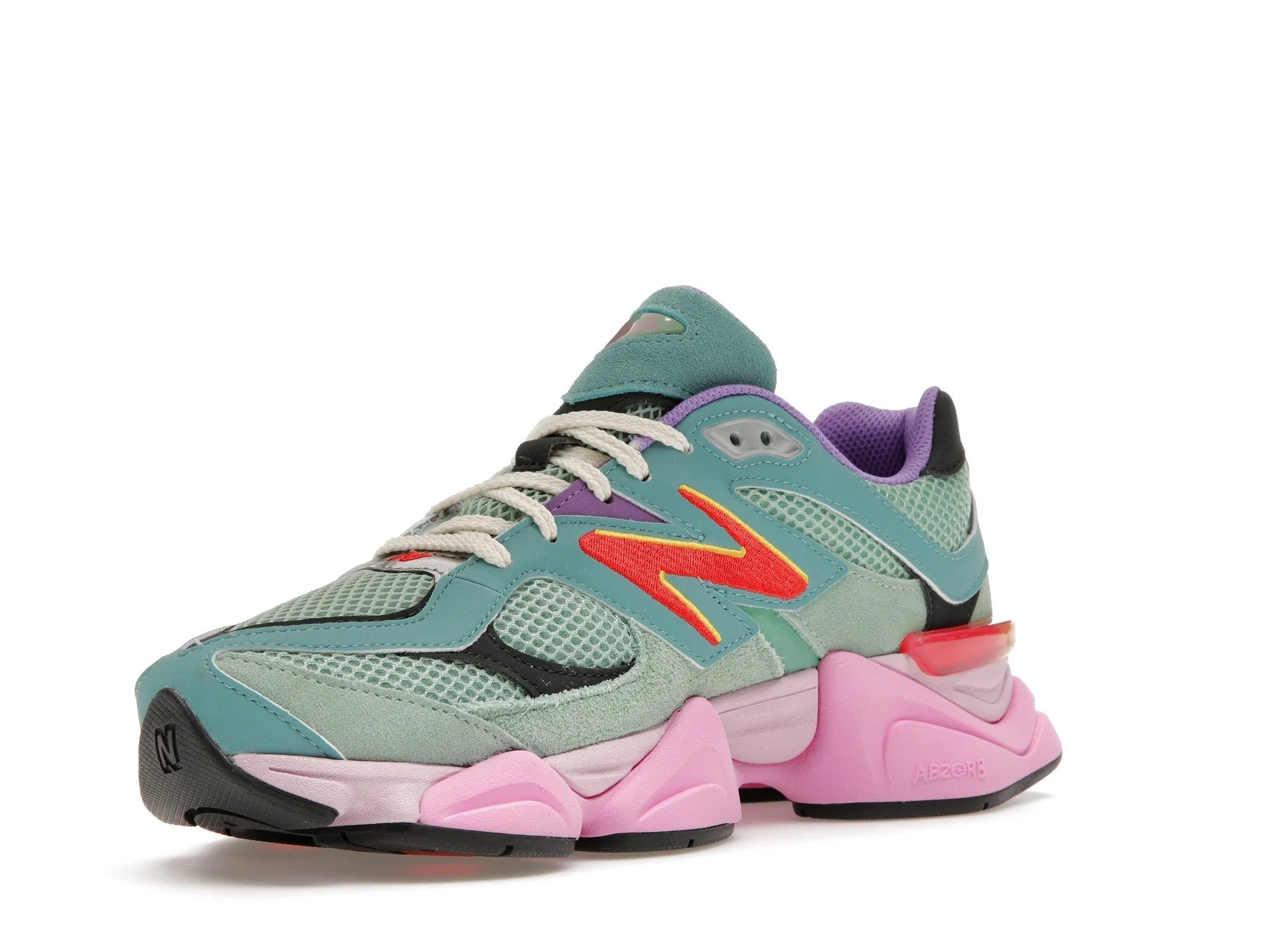 Queen Touch Flexibility Feature New Balance 9060 Warped Multi-Color