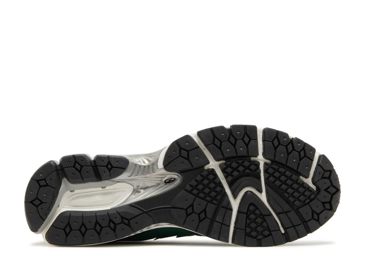 New Balance 1906R Green Suede Metallic Silver Cool Shape Step Stable