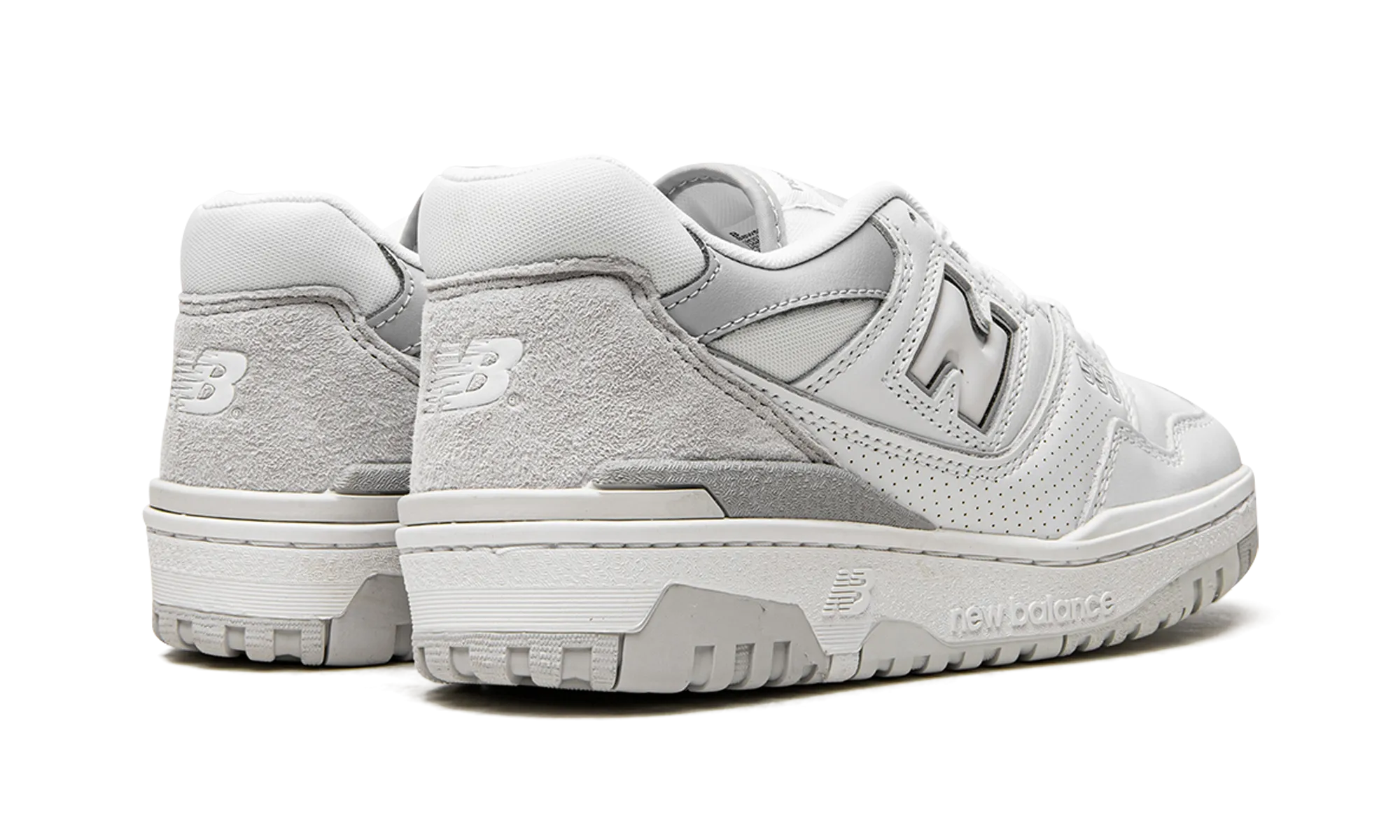 550 WMNS "White Rain Cloud" Low key style