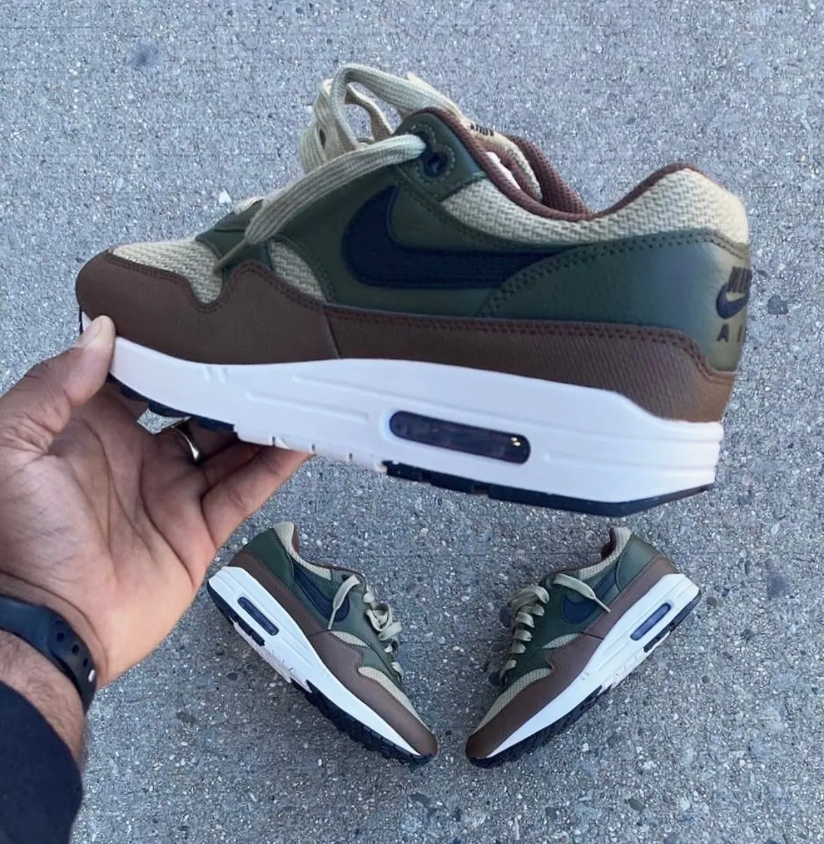 NIKE AIR MAX 1 BEEF BROCCOLI Padded Footbed Classic Fit