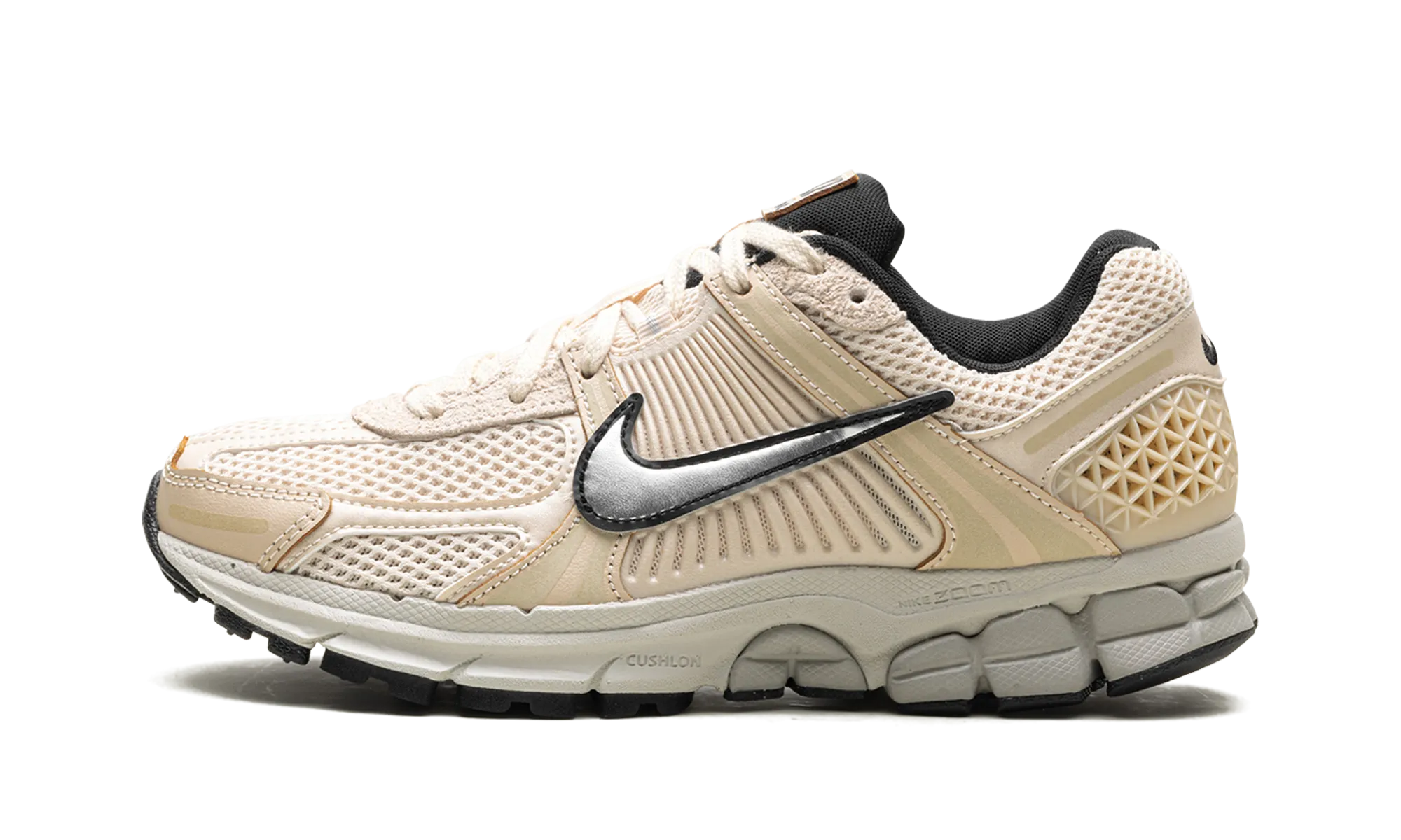 winter running shoes running on sand Zoom Vomero 5 WMNS "Pearl White"