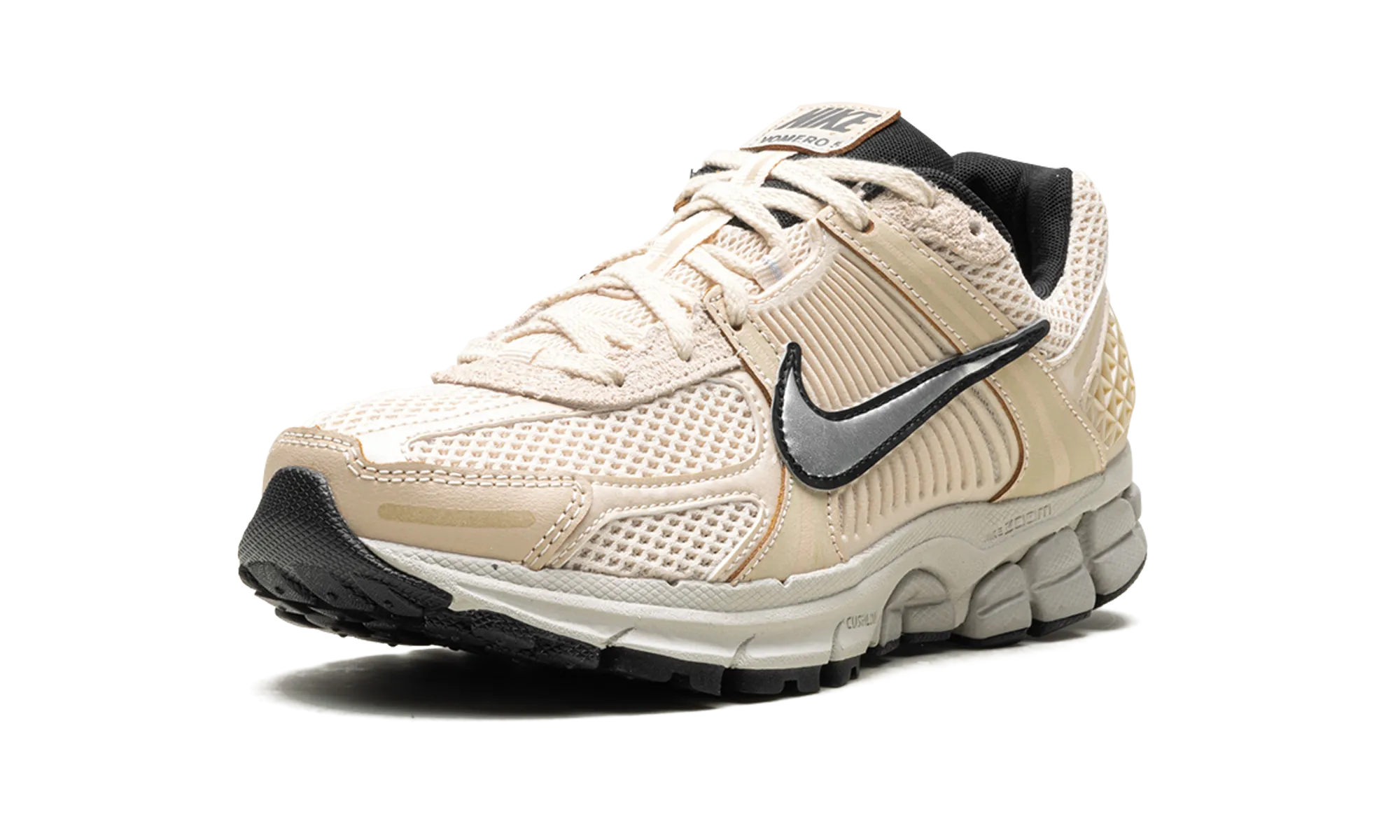Zoom Vomero 5 WMNS "Pearl White" running in summer