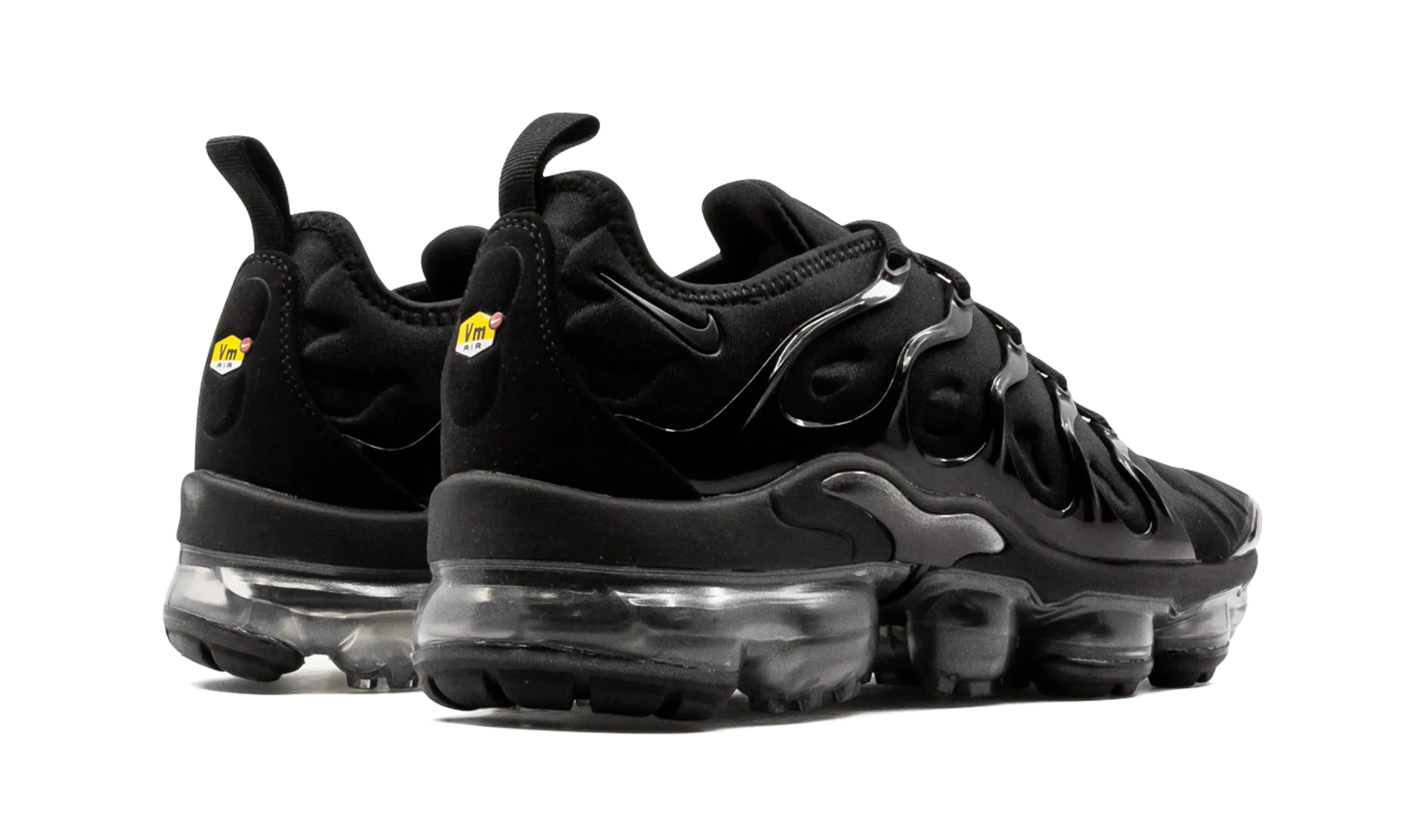 AIR VAPORMAX PLUS WMNS "Triple Black" running in dry weather