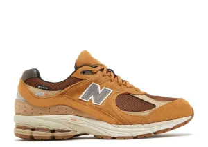 Easy matching New Balance 2002R Gore-Tex Tobacco