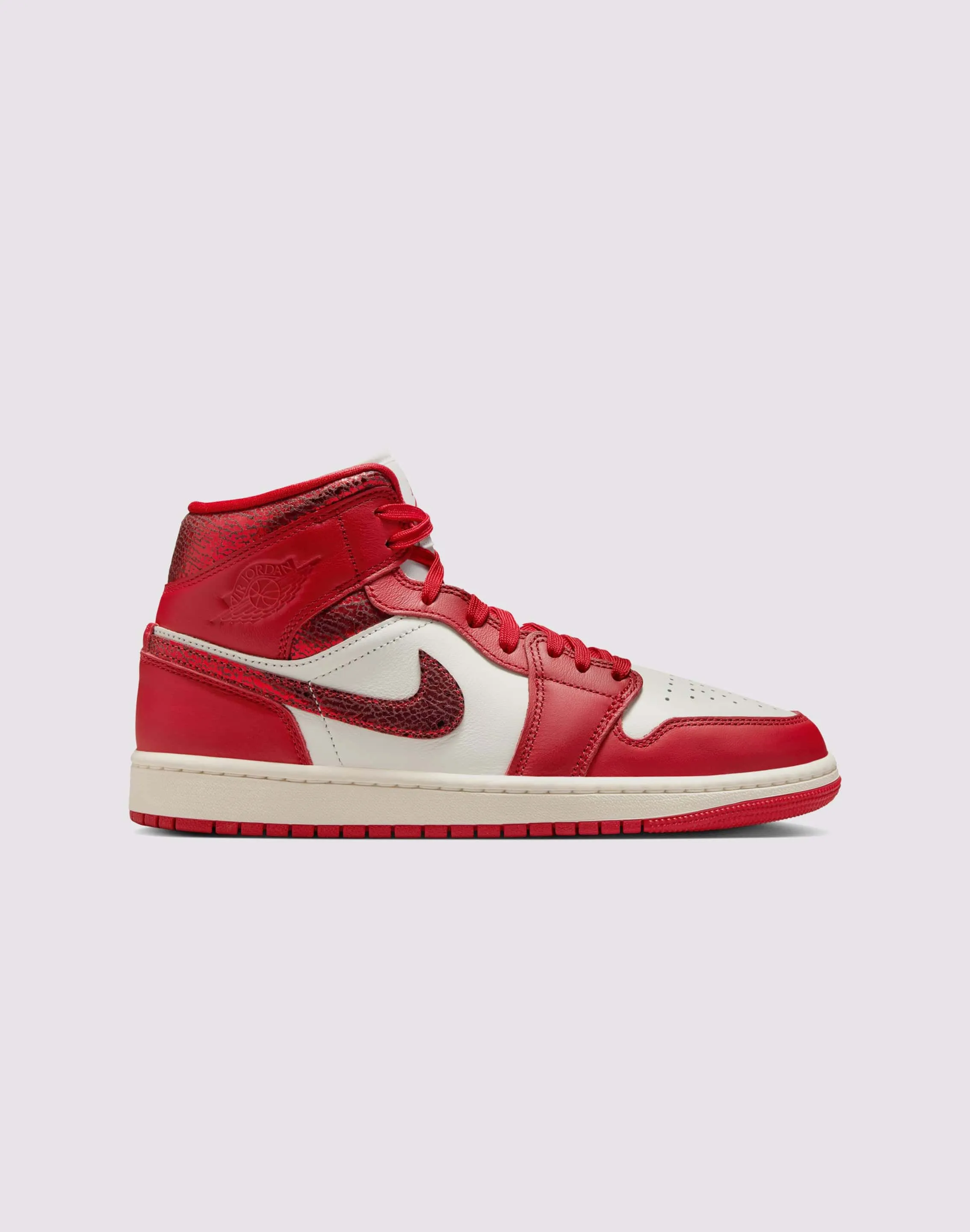 Slim Form Jordan Air Jordan 1 Mid SE