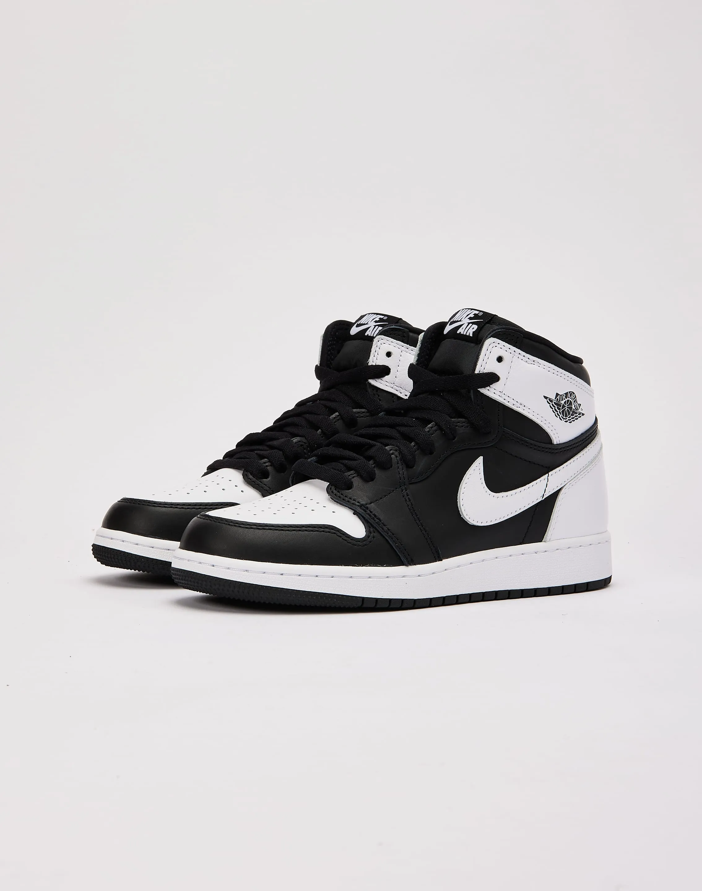 Night Out Virtual Step Jordan Air Jordan 1 Retro High OG 'Black and White' Grade-School