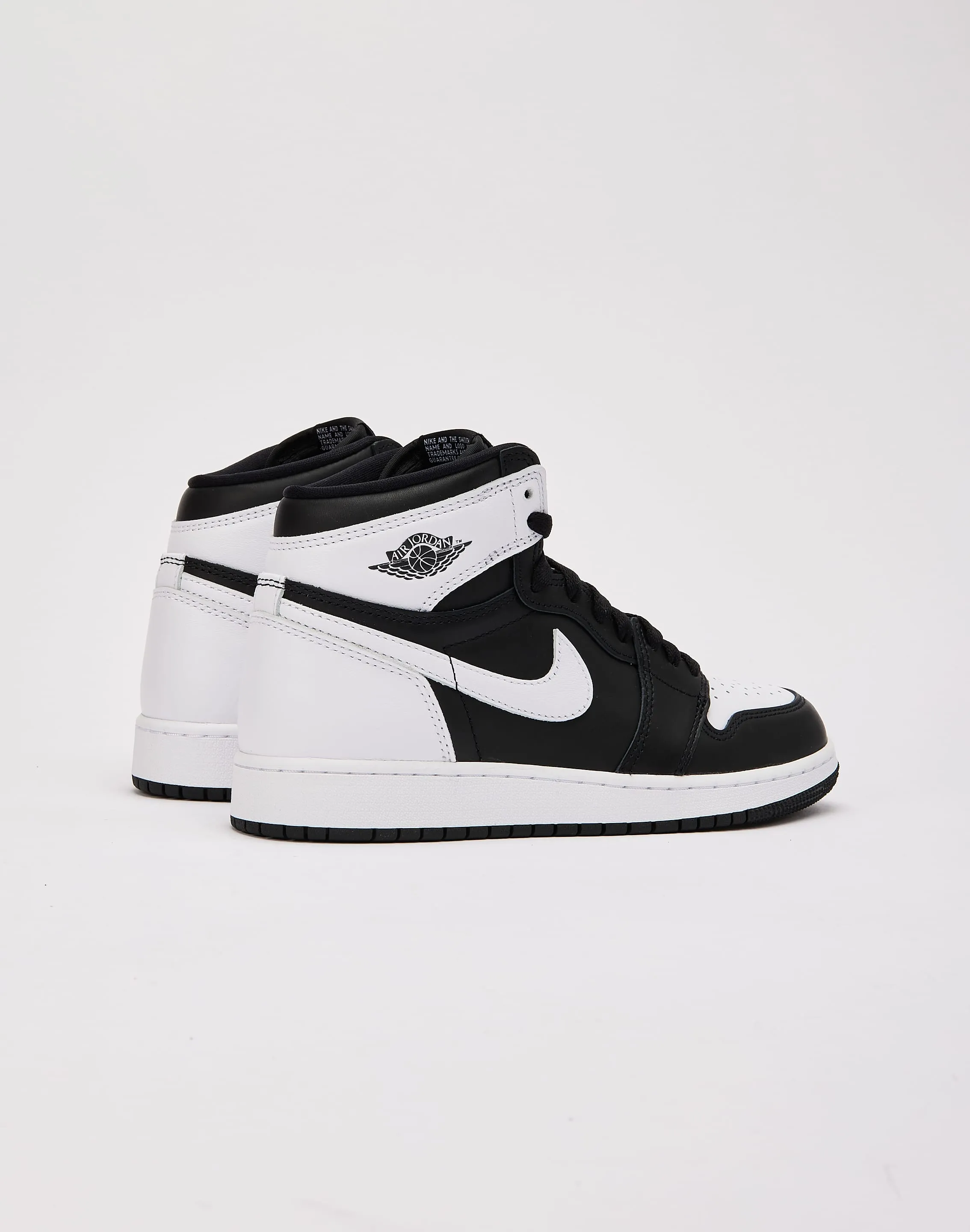 Cliff Edge Jordan Air Jordan 1 Retro High OG 'Black and White' Grade-School