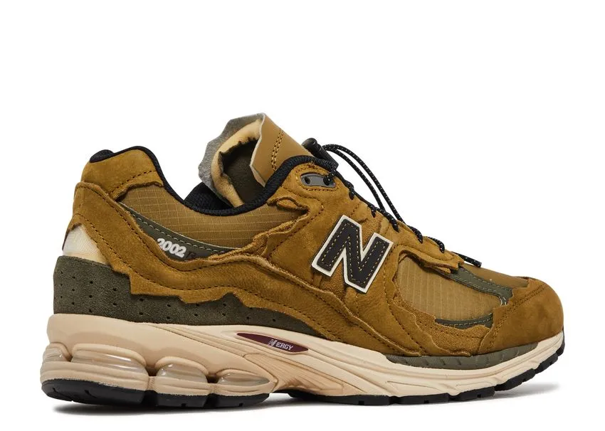 Subtle tone New Balance 2002R Protection Pack High Desert