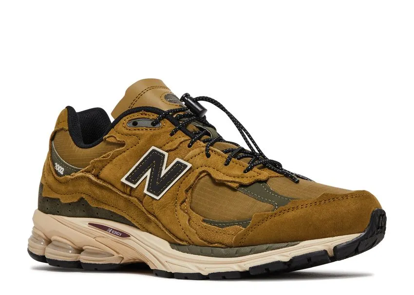 Lifestyle Gear Modern Texture New Balance 2002R Protection Pack High Desert