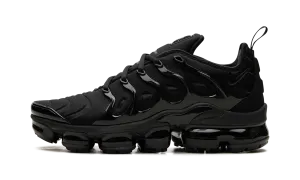 running with a hydration pack Air Vapormax Plus "Triple Black"