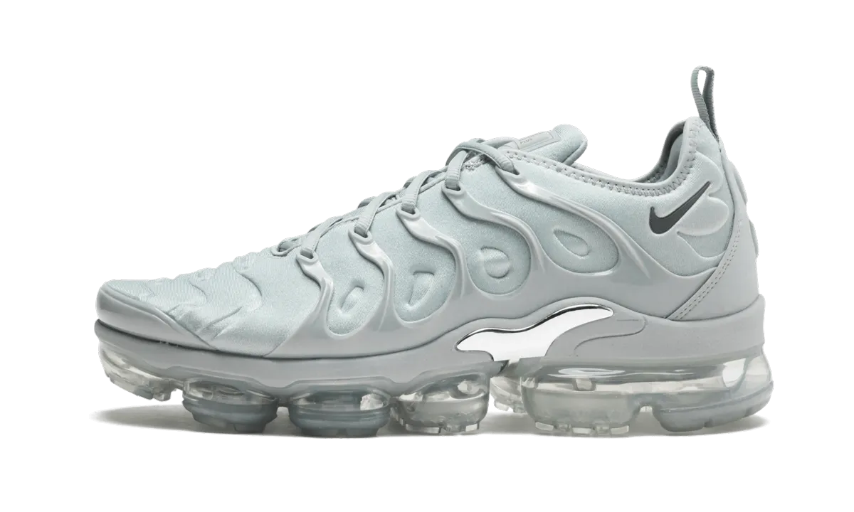 Running Shorts running in a mangrove area shoes Air Vapormax Plus "Grey"