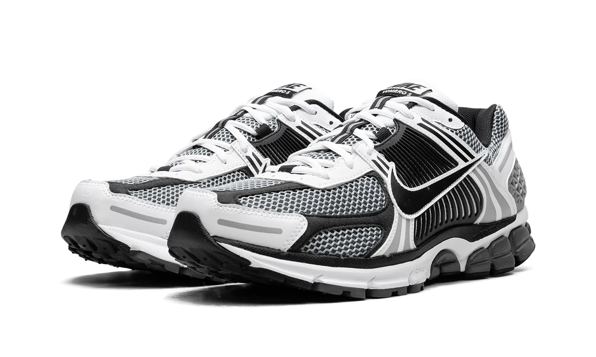 running shoes for men in their 40s Distance Tracking Zoom Vomero 5 SE SP "Black / Metallic Silver"