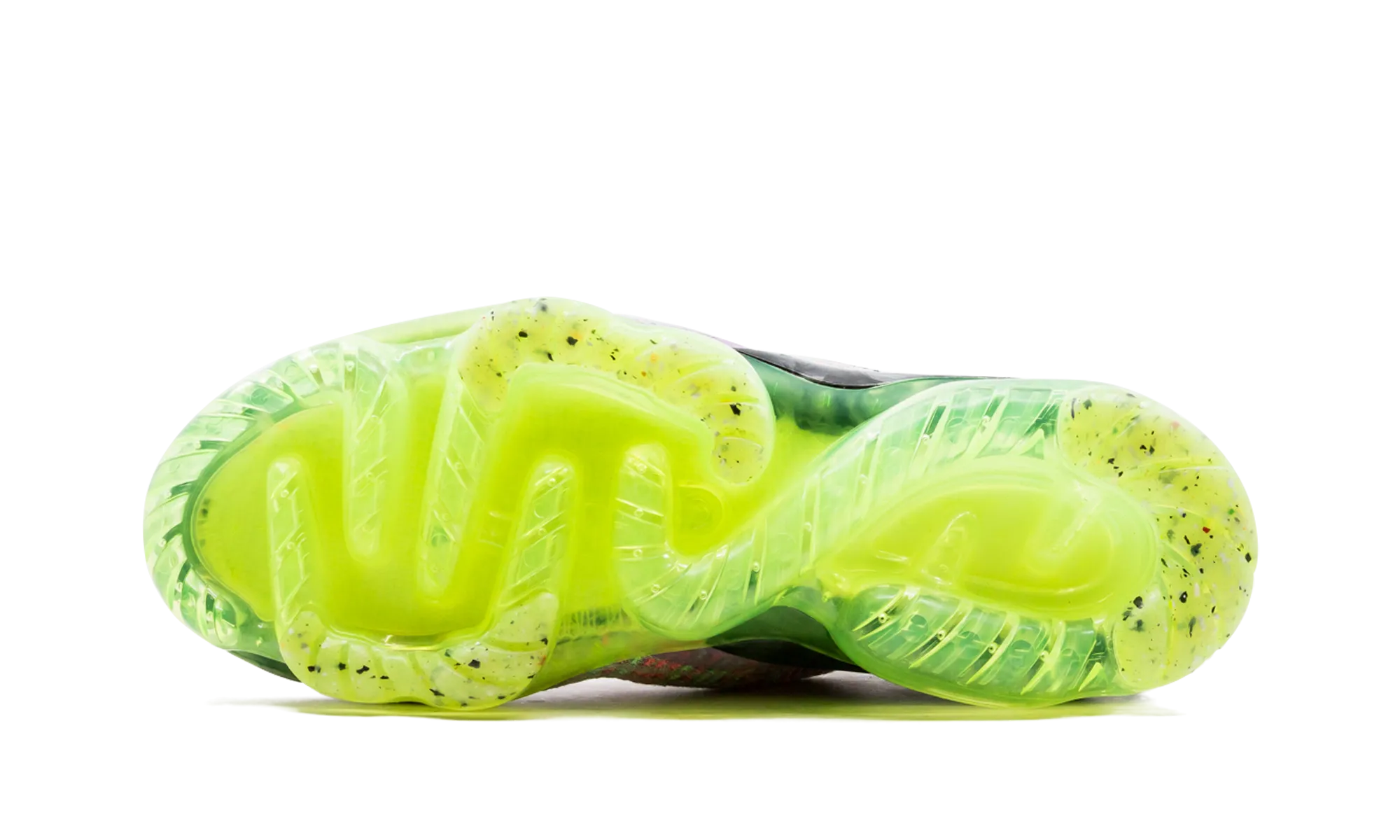 AIR VAPORMAX 2020 FLYKNIT MNS WMNS Youth - runner running in an overpass area shoes