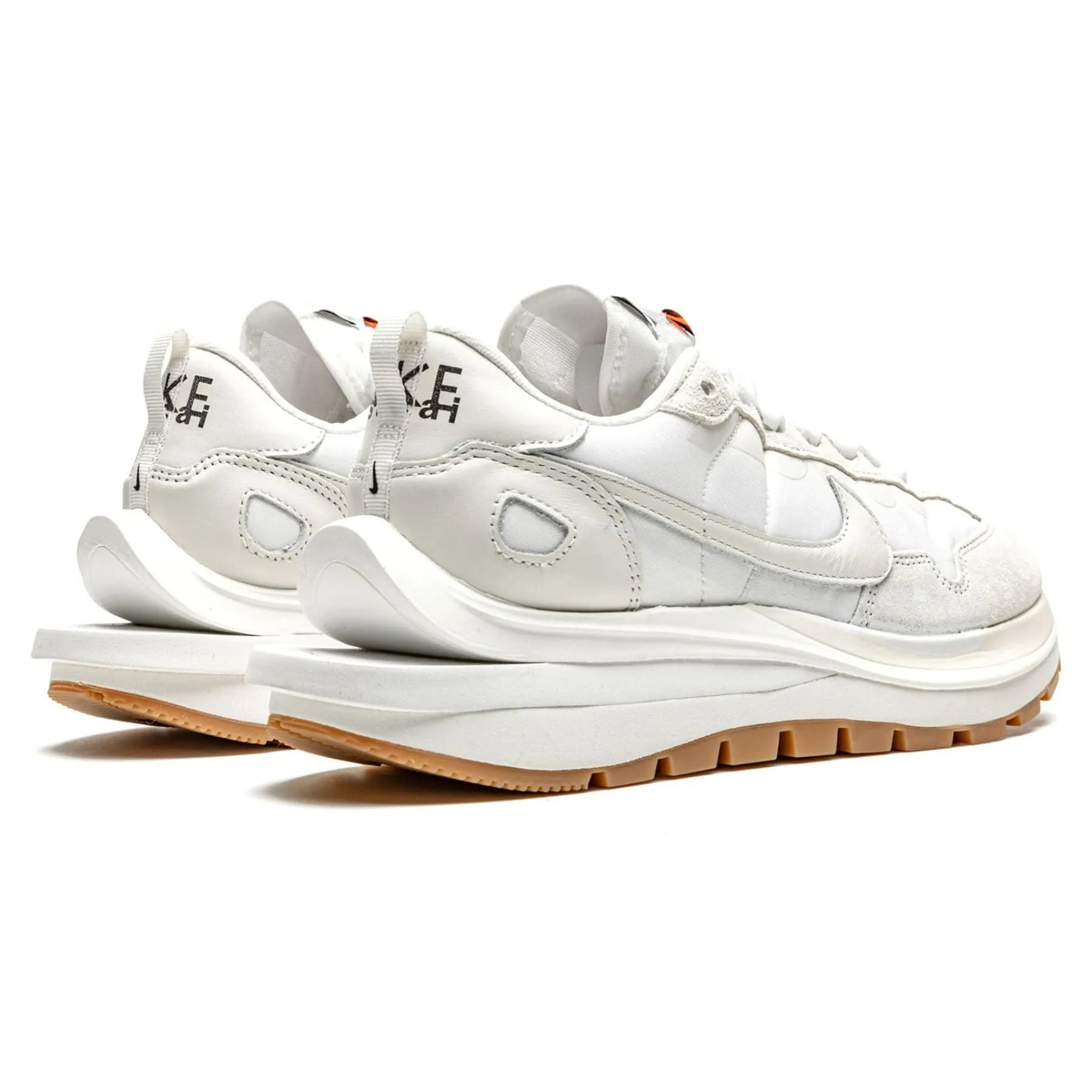 Kick Hike Desert Step Sacai X Nike Vaporwaffle 'Sail Gum'