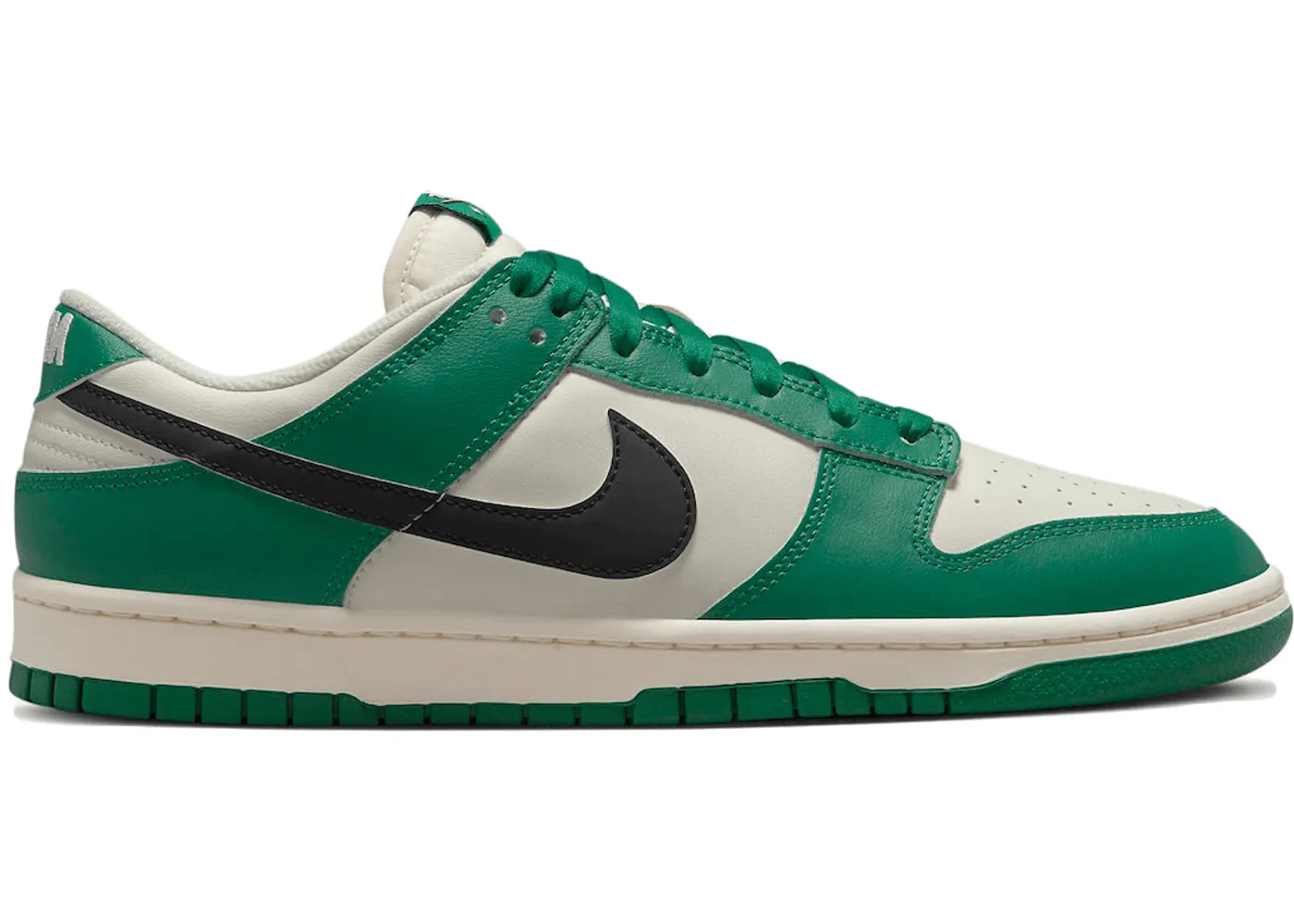 Look Walk Nike Dunk Low SE Lottery Pack Malachite Green