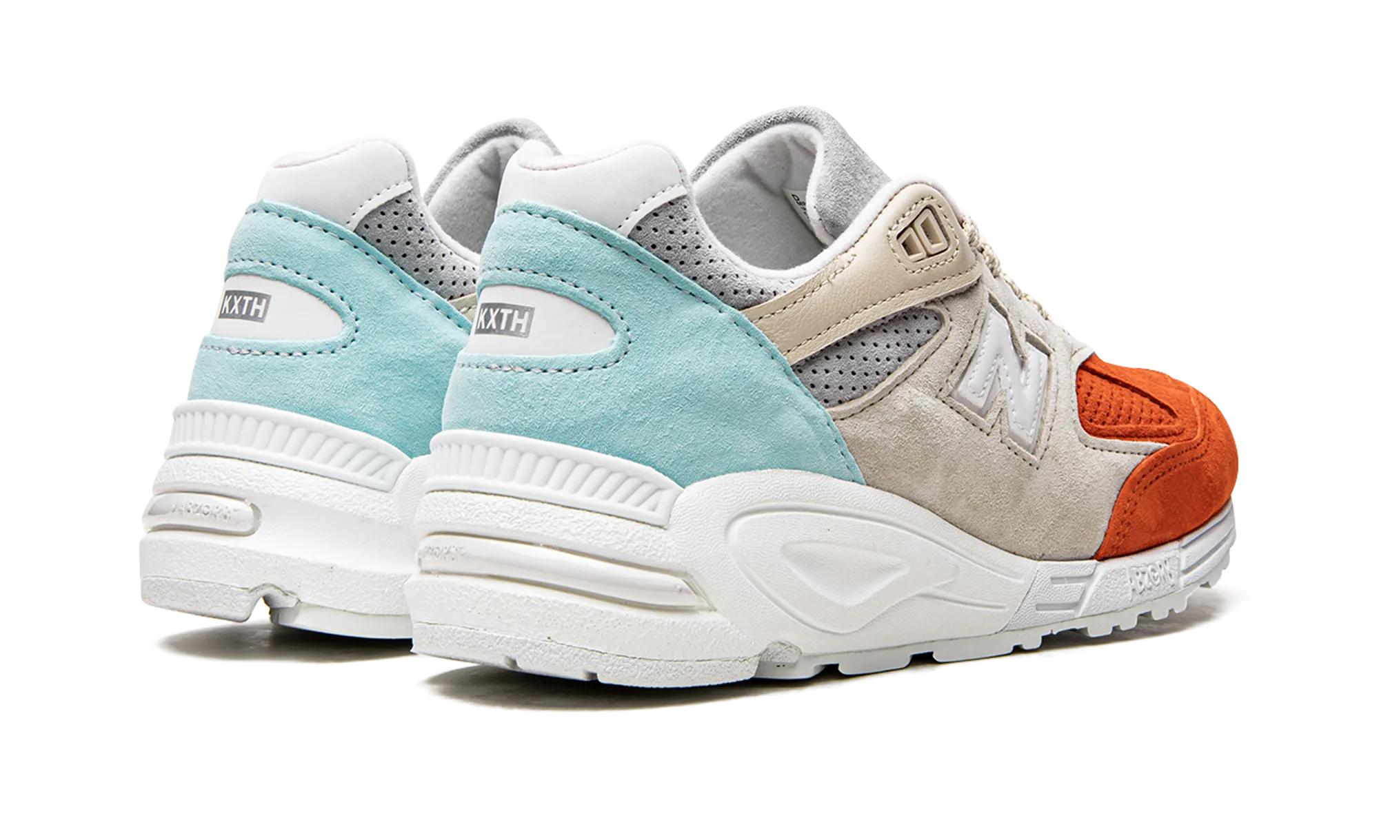 990 v2 "Kith Cyclades" Breath Motion Outfit Neutral