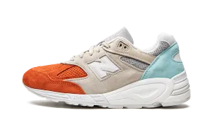 Lifestyle Focus Sport Casual 990 v2 "Kith Cyclades"