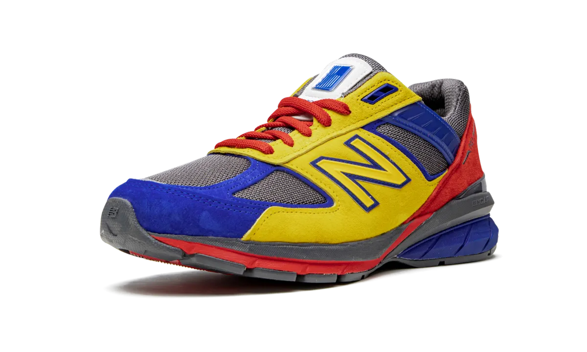 990 v5 "Shoe City - EAT" Footstep Care Petal Path