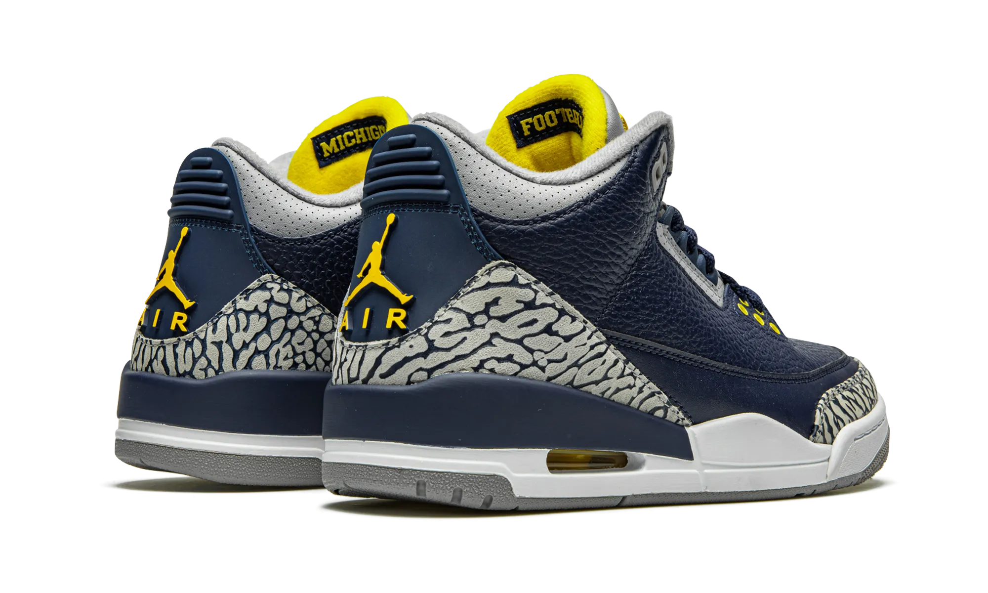 Air Jordan 3 Retro PE "Michigan" Smooth Feel comfort feature