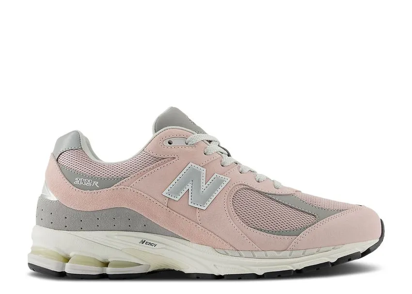 Weekday Style New Balance 2002R Orb Pink