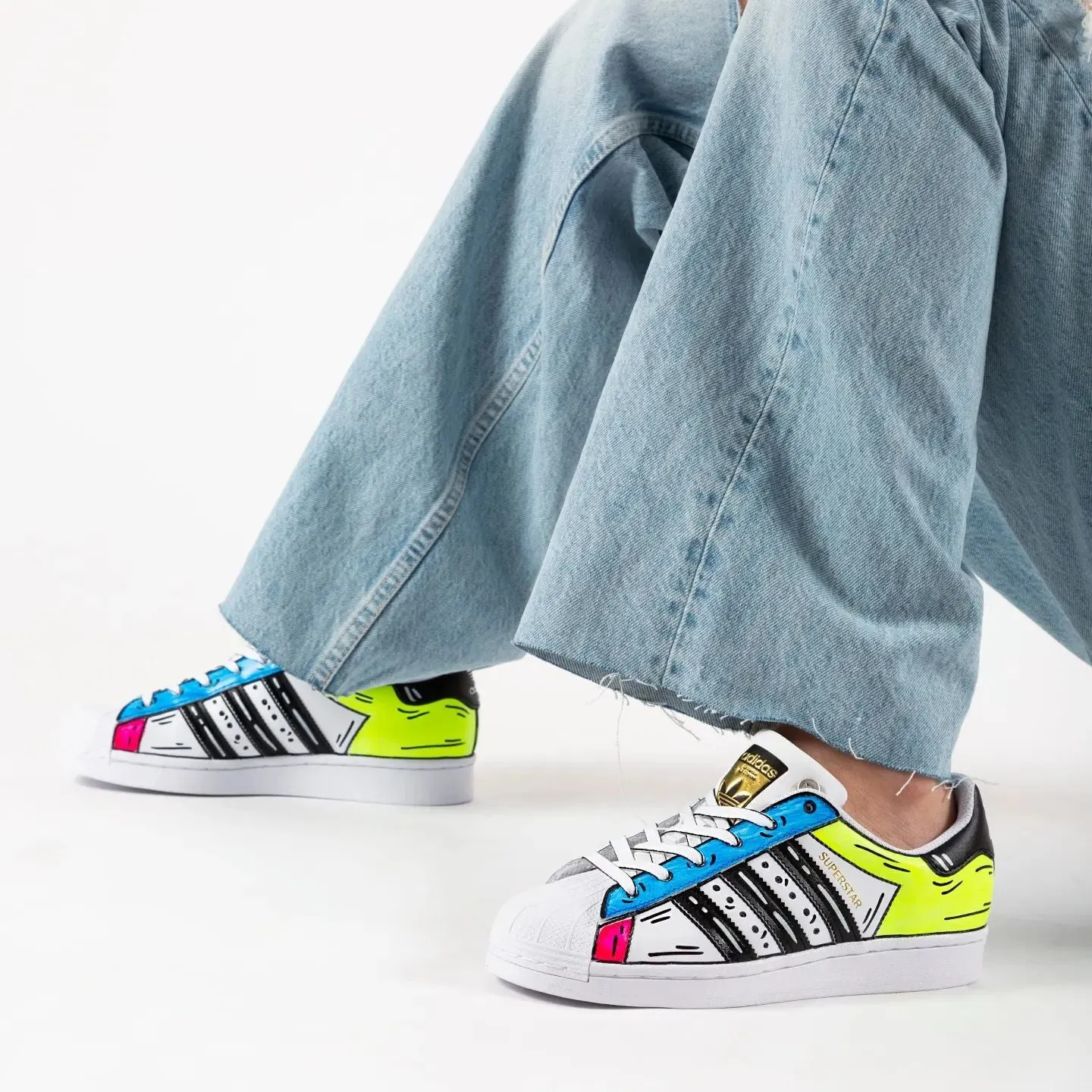 Dusk Run Winter Ready Adidas Superstar Cartoon Fluo