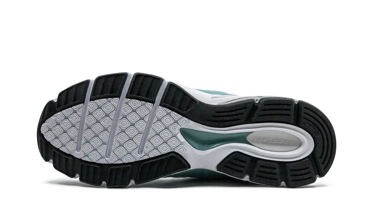 990 V4 "Mineral Sage" City Stride
