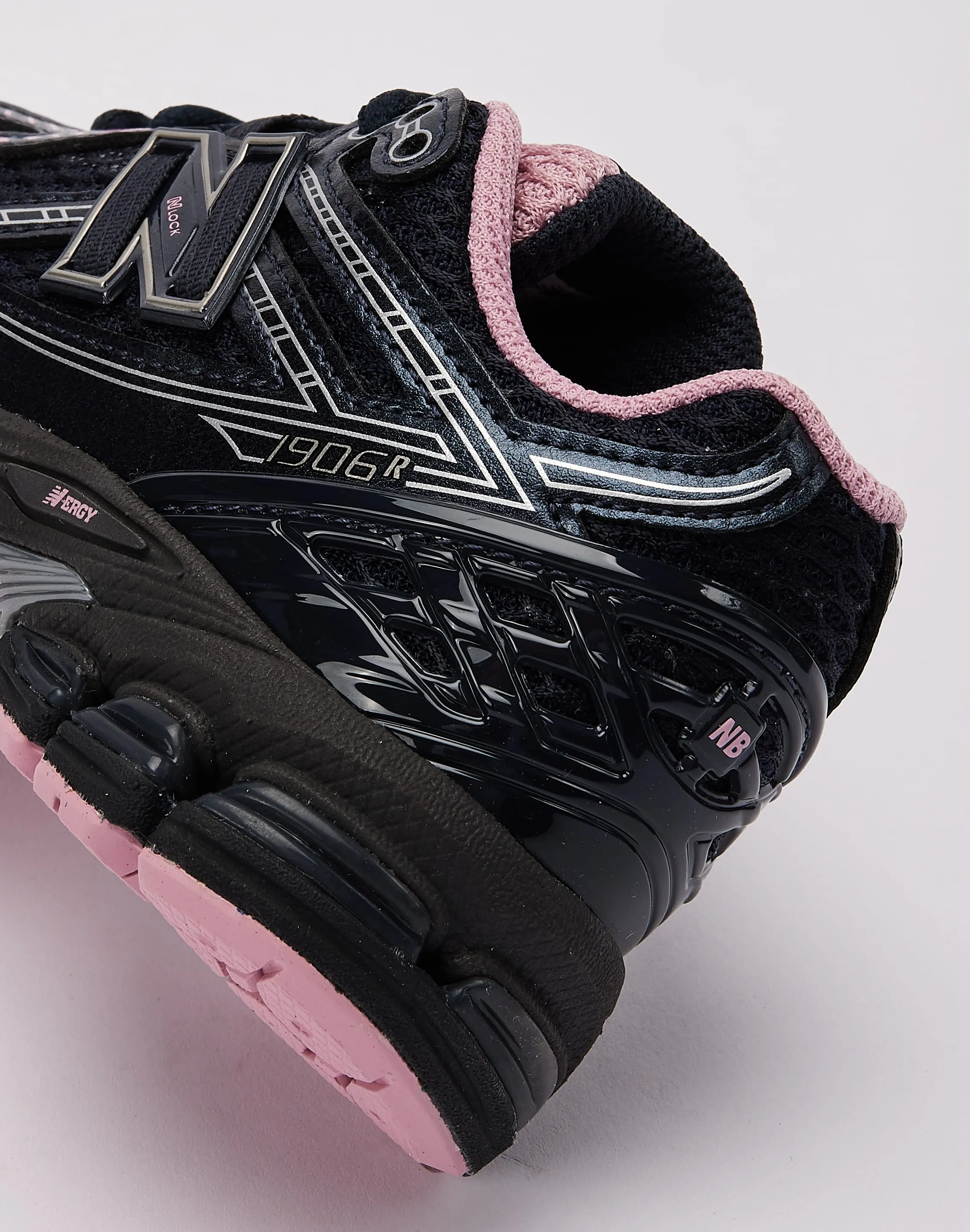 Fresh Touch Easy Walk New Balance 1906R Pre-School