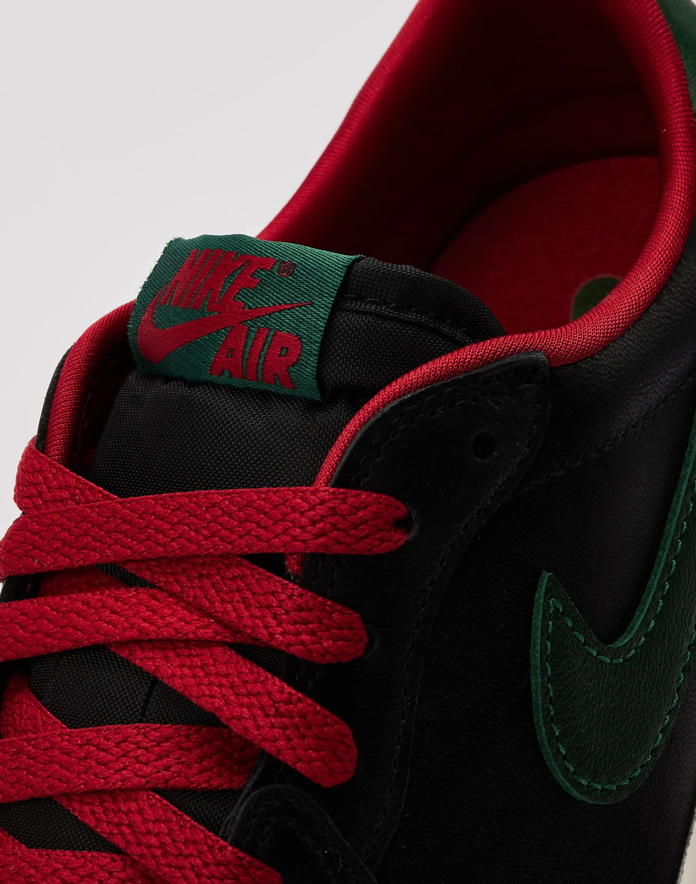 Jordan Air Jordan 1 Retro Low OG 'Black and Gorge Green' Wave Flow