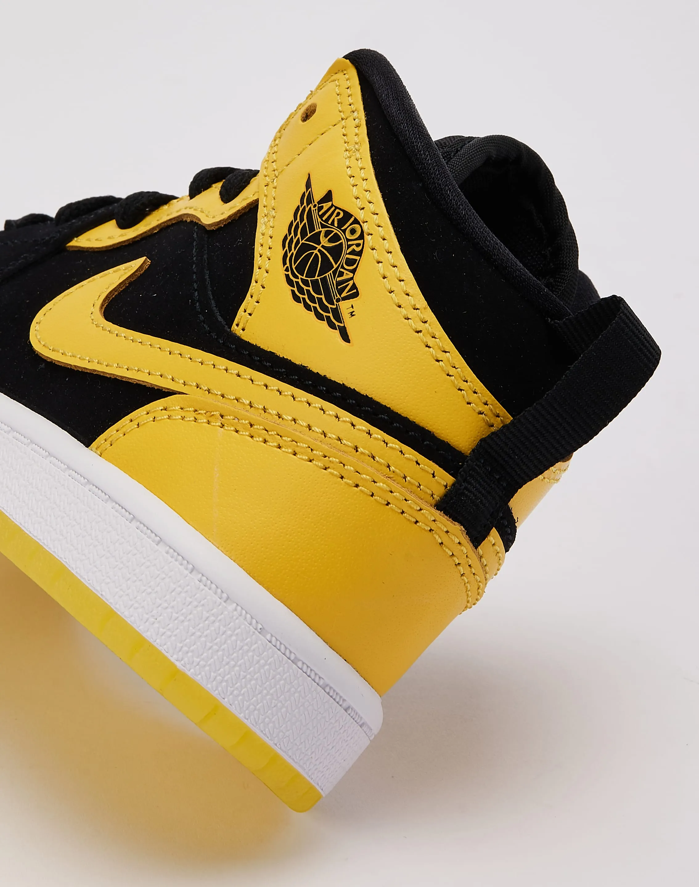 Hot Day Jordan Air Jordan 1 Mid SE 'New Love' Pre-School
