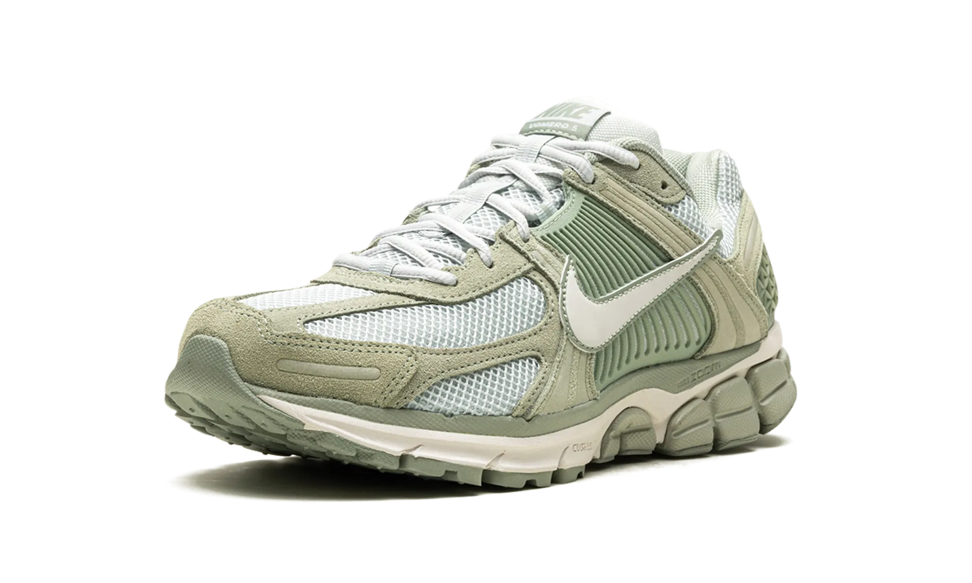 Zoom Vomero 5 "Jade Horizon" running in the snow
