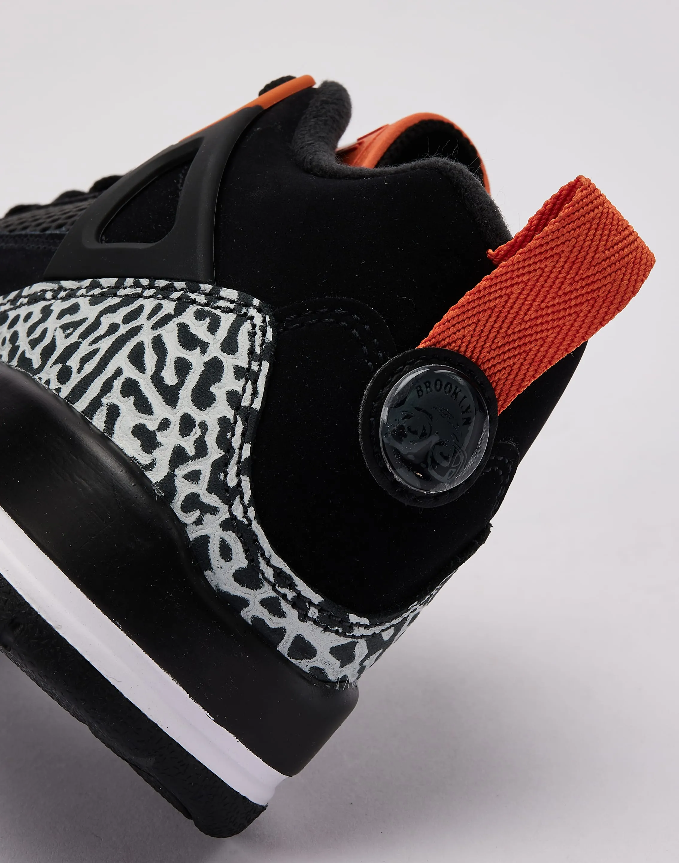 Jordan Spizike Low Grade-School Date night