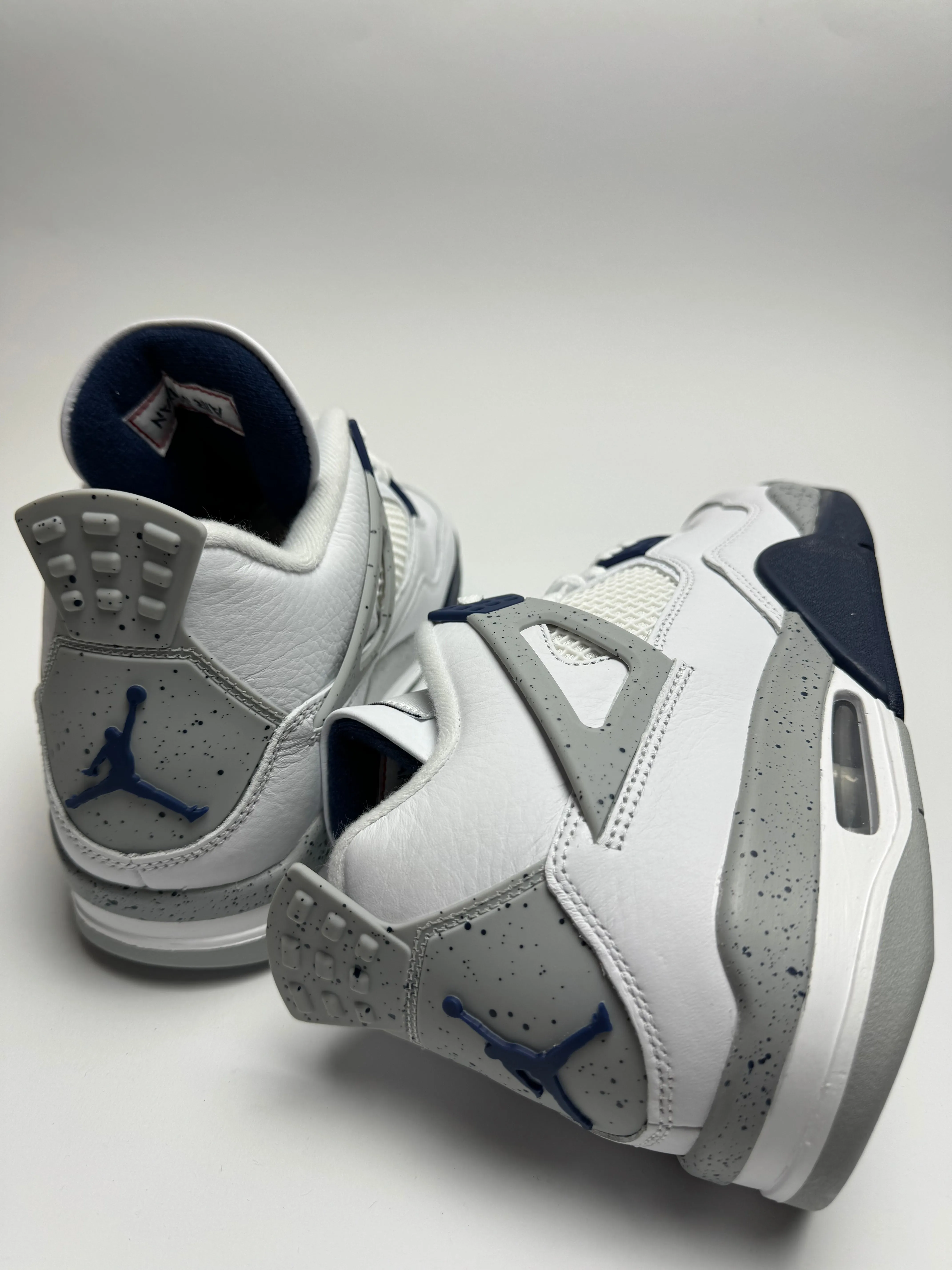Step Out Air Jordan 4 "Midnight Navy"