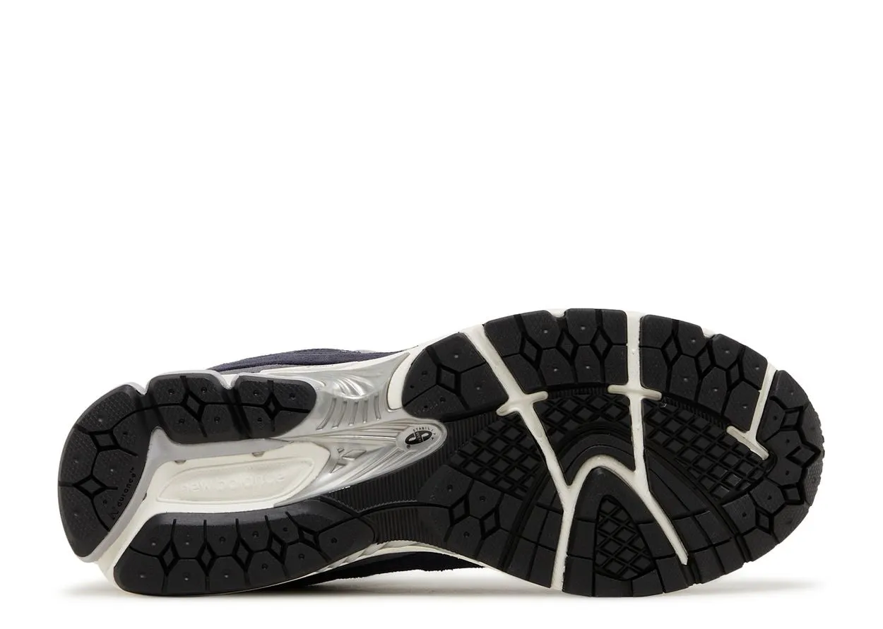 New Balance 2002R Eclipse Raincloud Commuter Pick Cushioned Upper