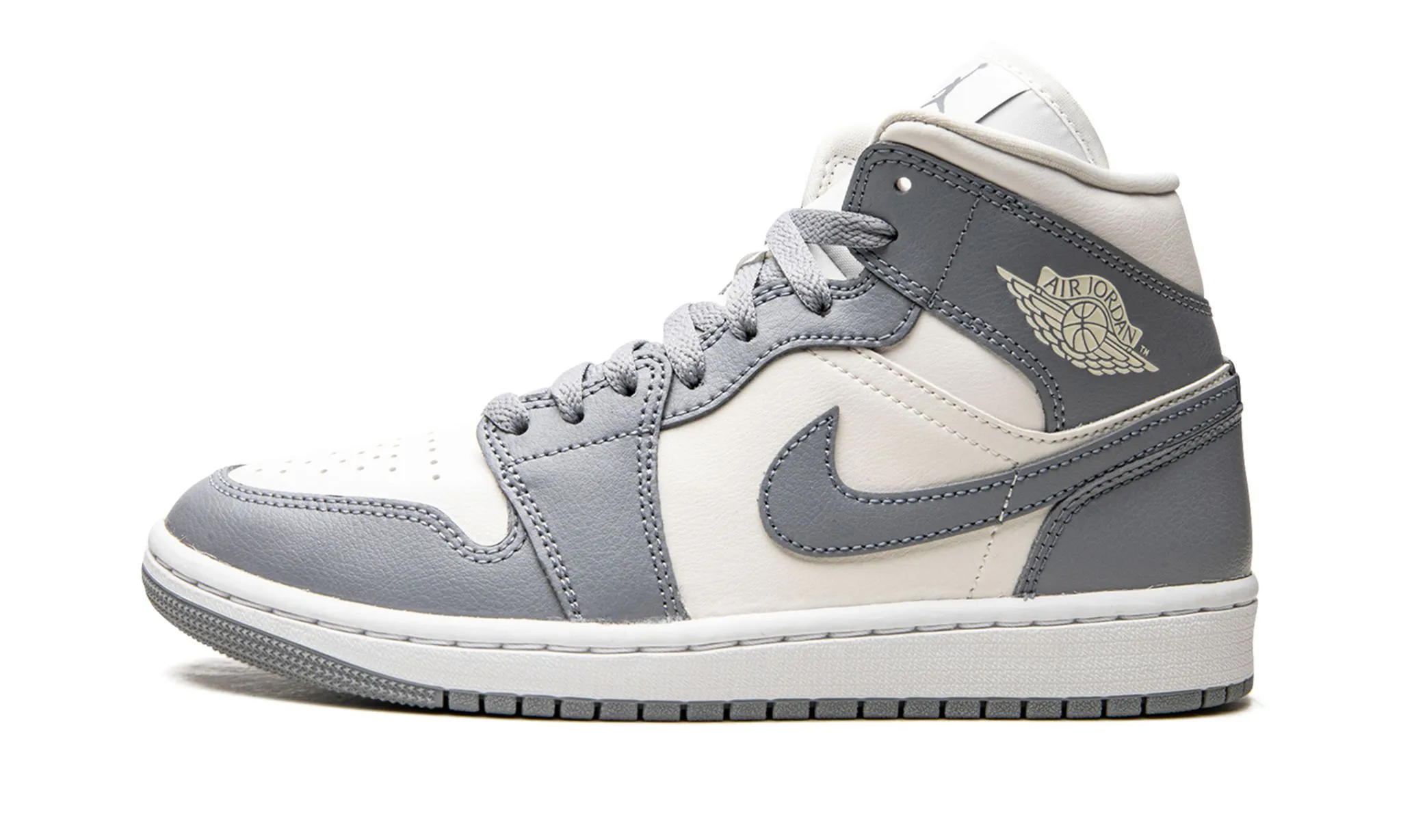 Dynamic Style Comfort Grip Wmns Air Jordan 1 Mid 'Stealth'