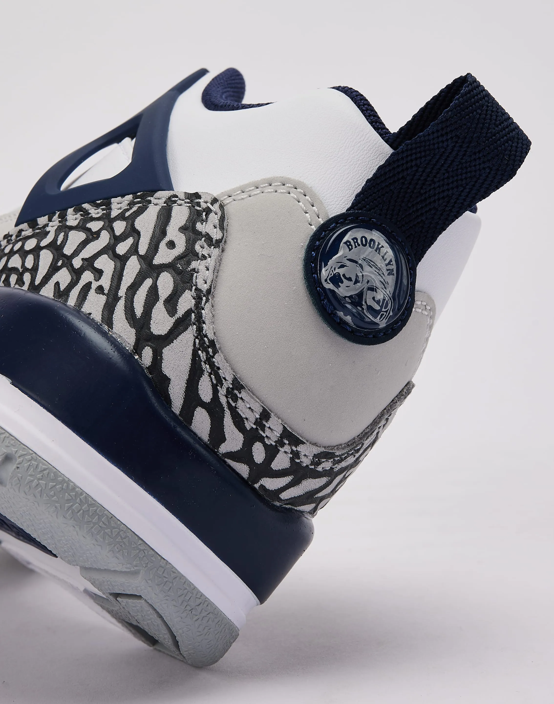 Court Grip Shine Bright Jordan  Spizike Low Grade-School