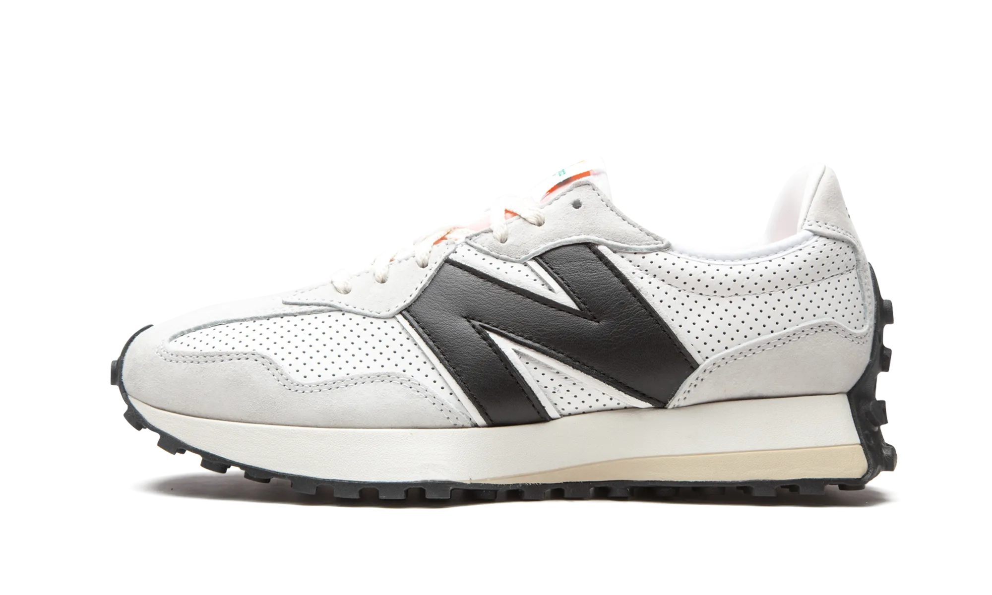 Total Comfort 327 "Casablanca - White / Black"