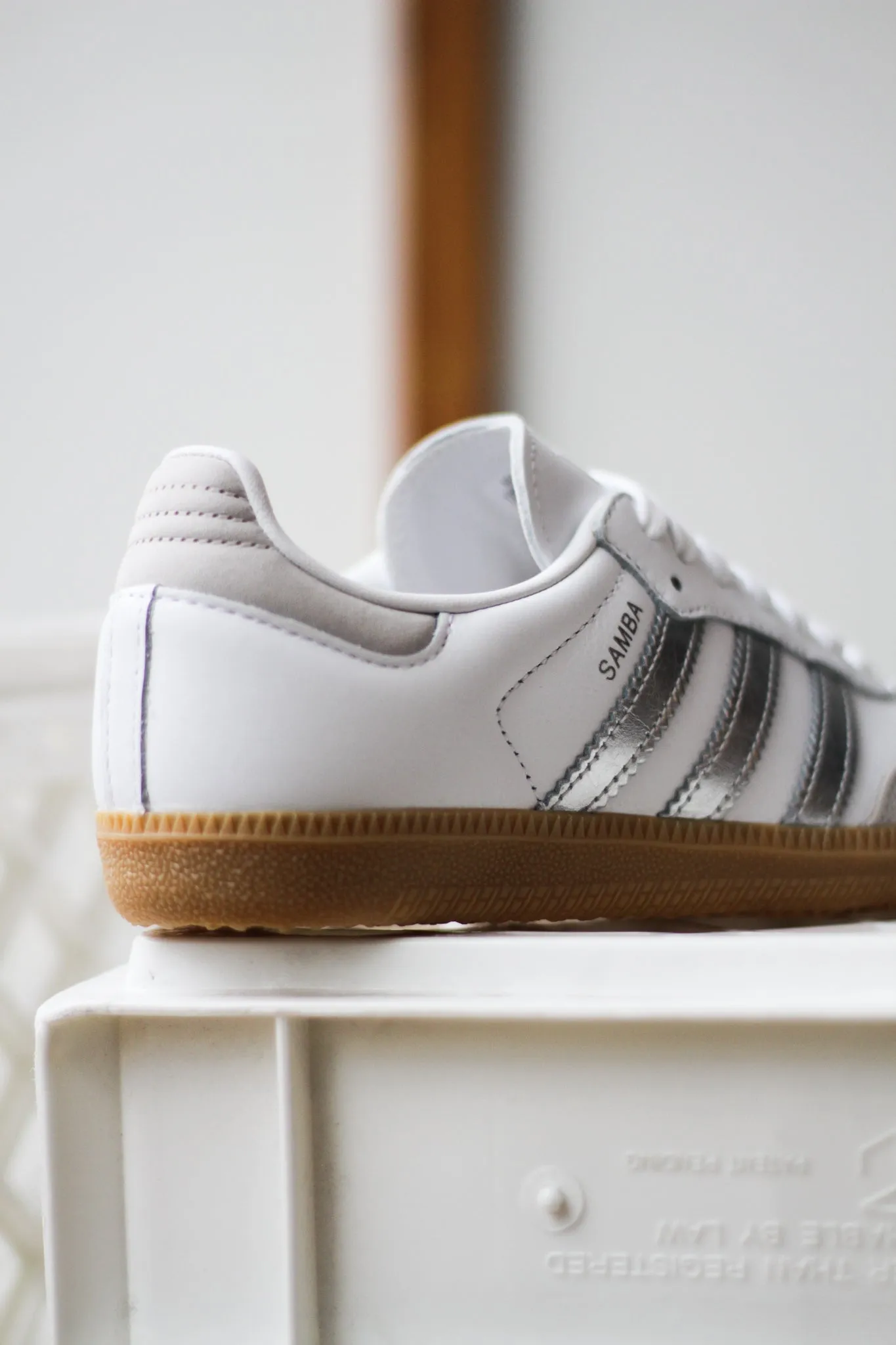 Easy Wear Old School Power-Core W ADIDAS SAMBA OG "CLOUD WHITE/SILVER METALLIC/GREY ONE"