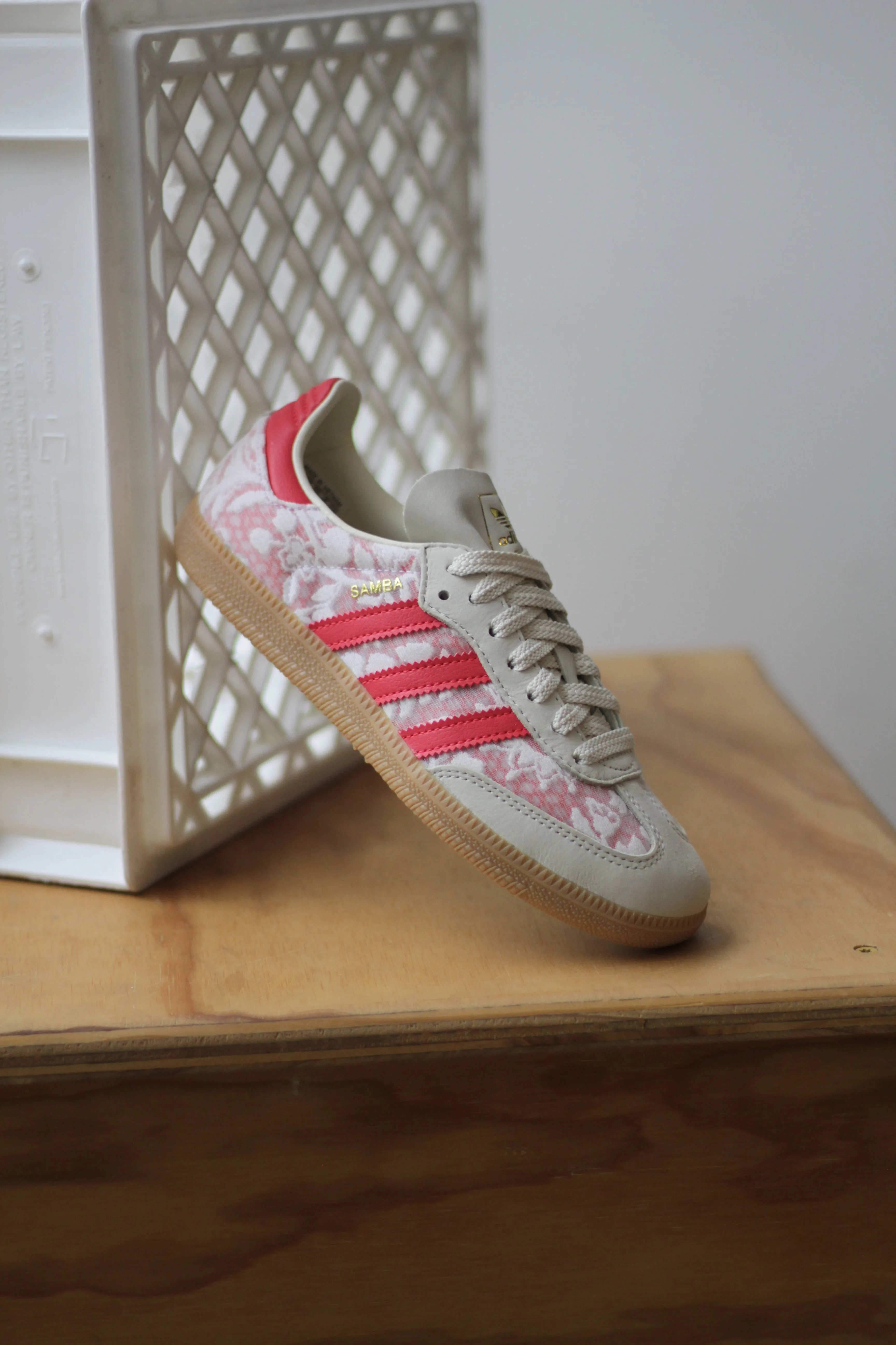 Comfort Upper Sporty W ADIDAS SAMBA OG "WHITE/CREAM WHITE/BETTER SCARLET"