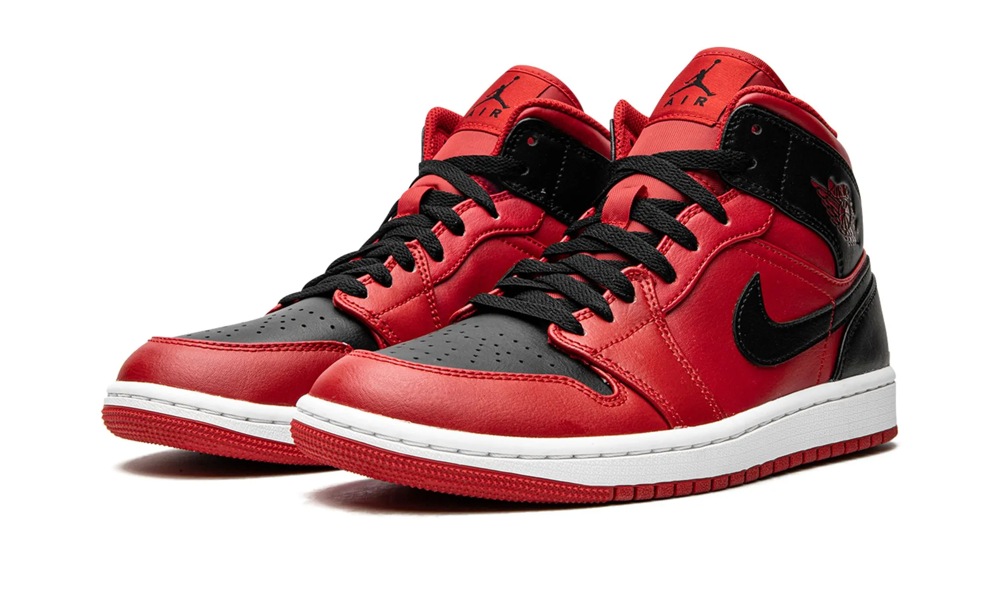 Air Jordan 1 Mid Reverse Bred Urban Dailywear Spin Step