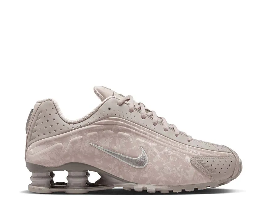 park - specific shoes Nike Shox R4 W "Pink Floral"