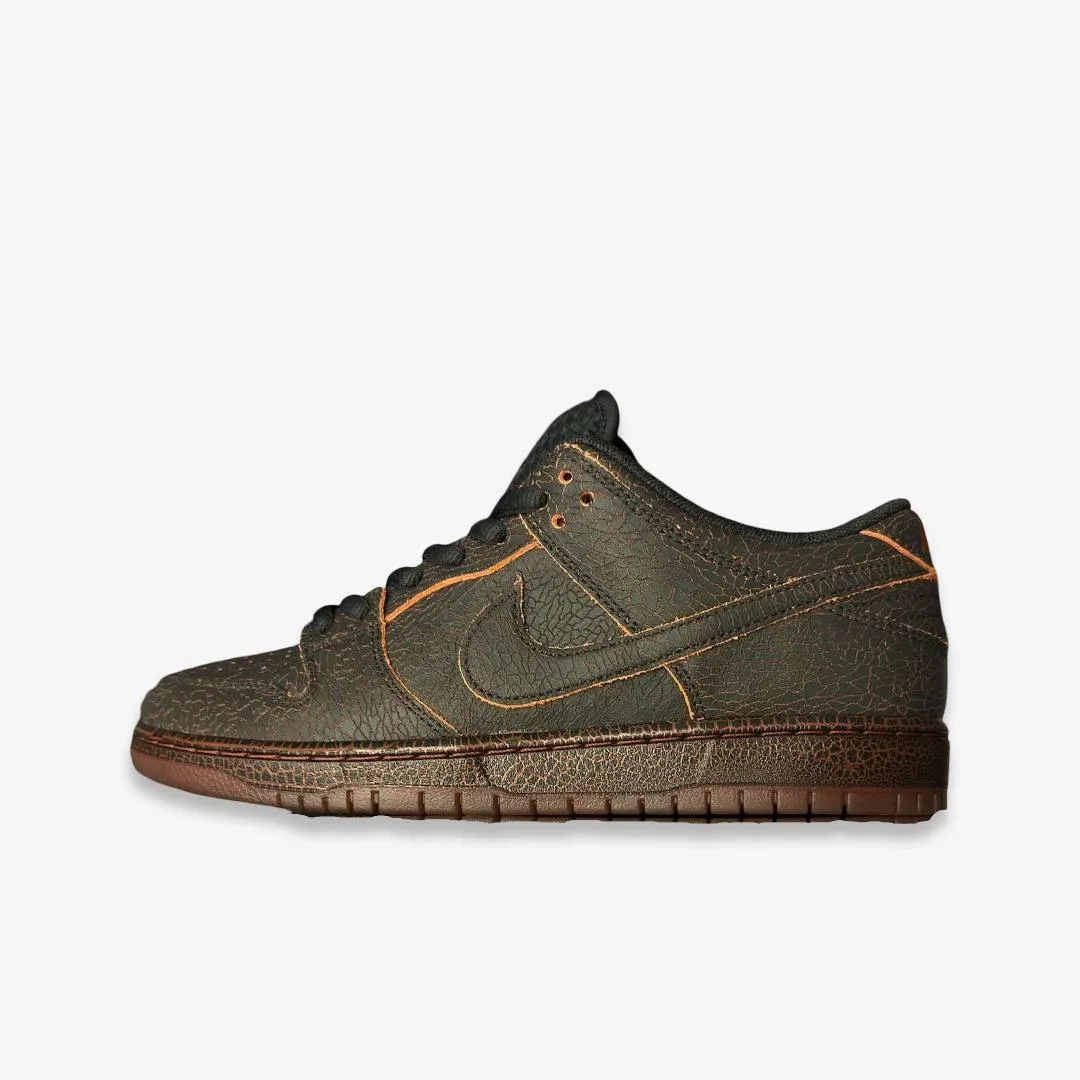 Minimalist Outfit *PRE-ORDER* (Men's) Nike SB Dunk Low PRM 'Krampus' (2025) HV1668-001
