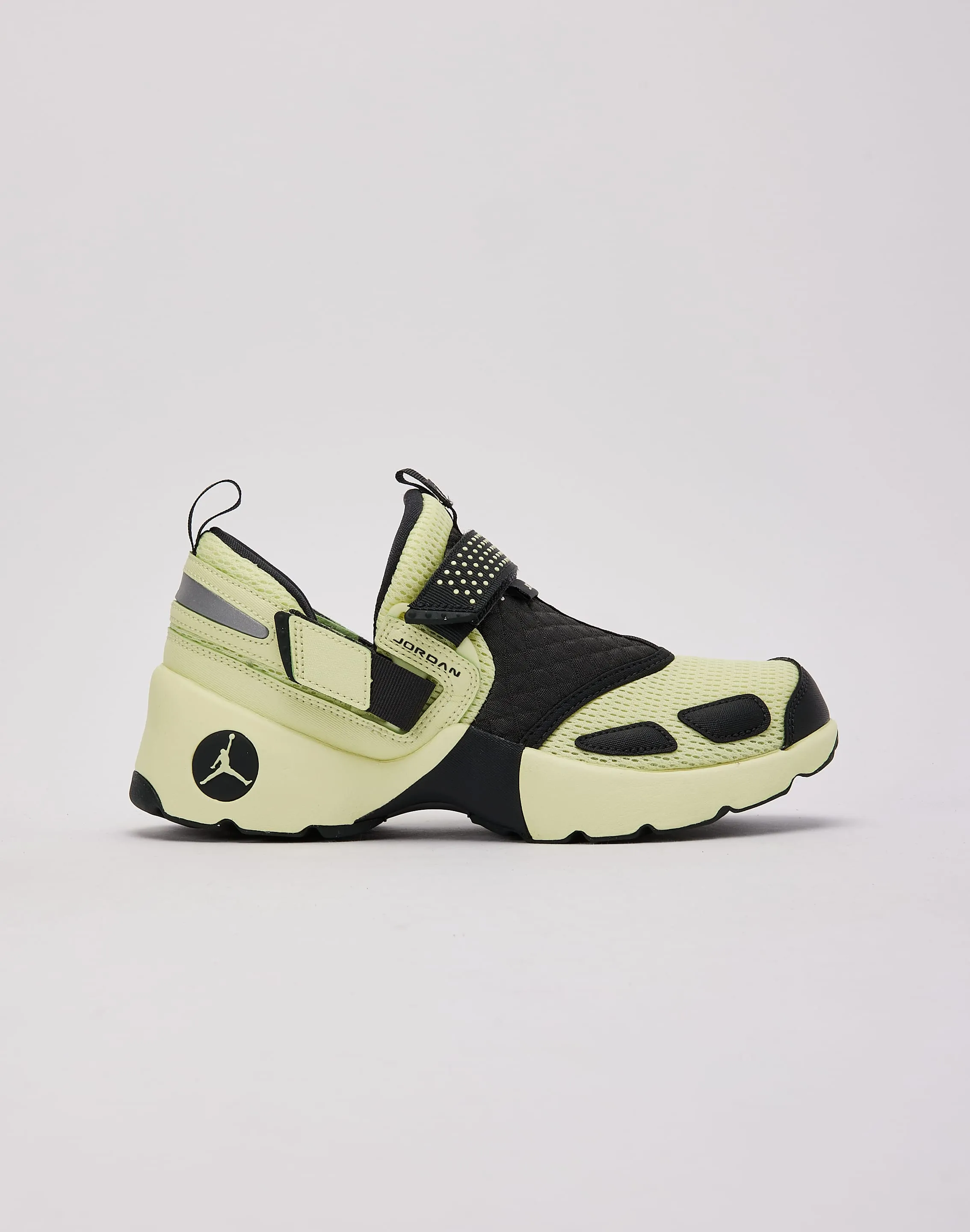 Jordan Trunner LX Deep Shade
