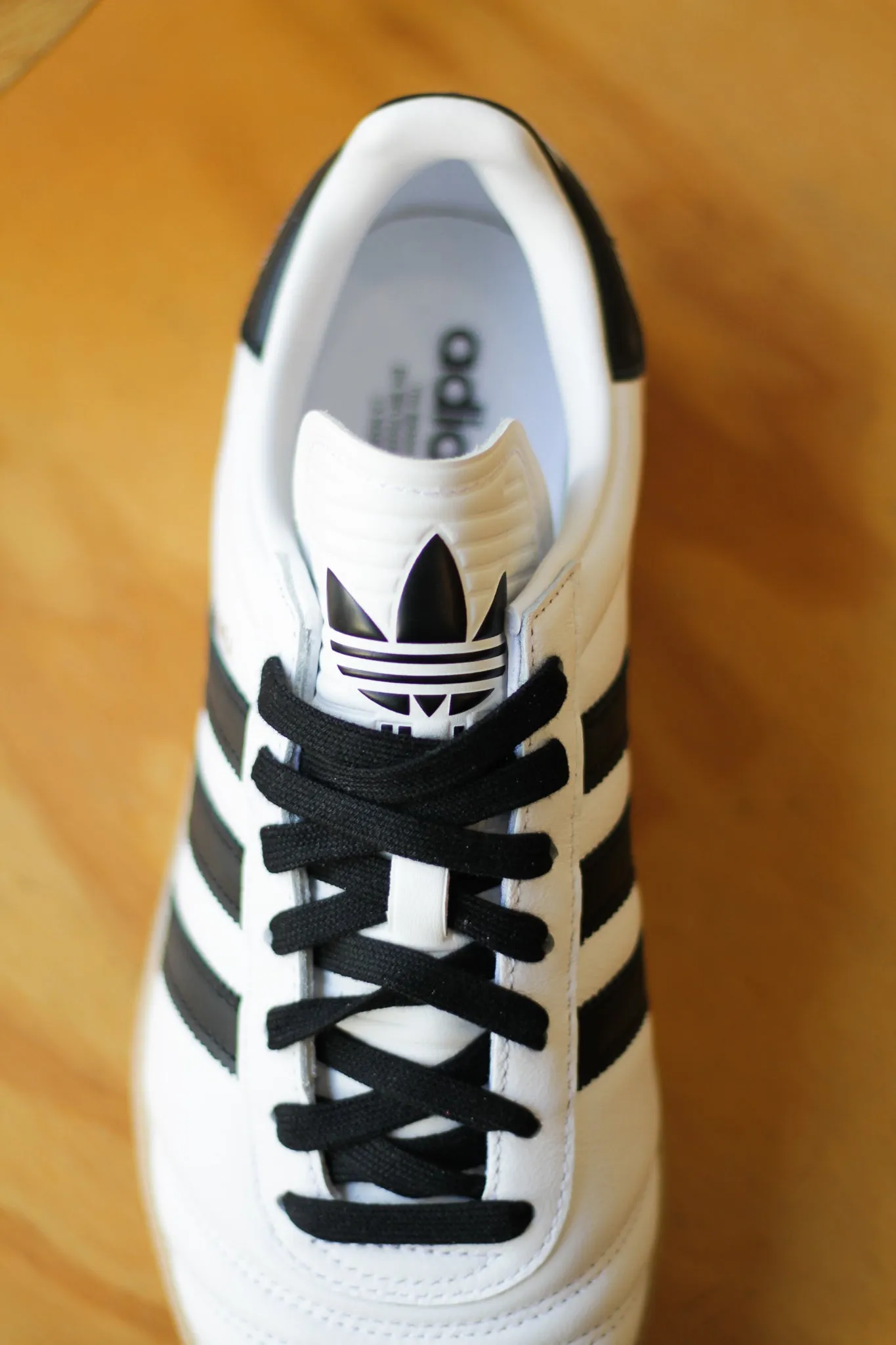 Energy Core Toe box ADIDAS SAMBA JP "CLOUD WHITE/CORE BLACK"