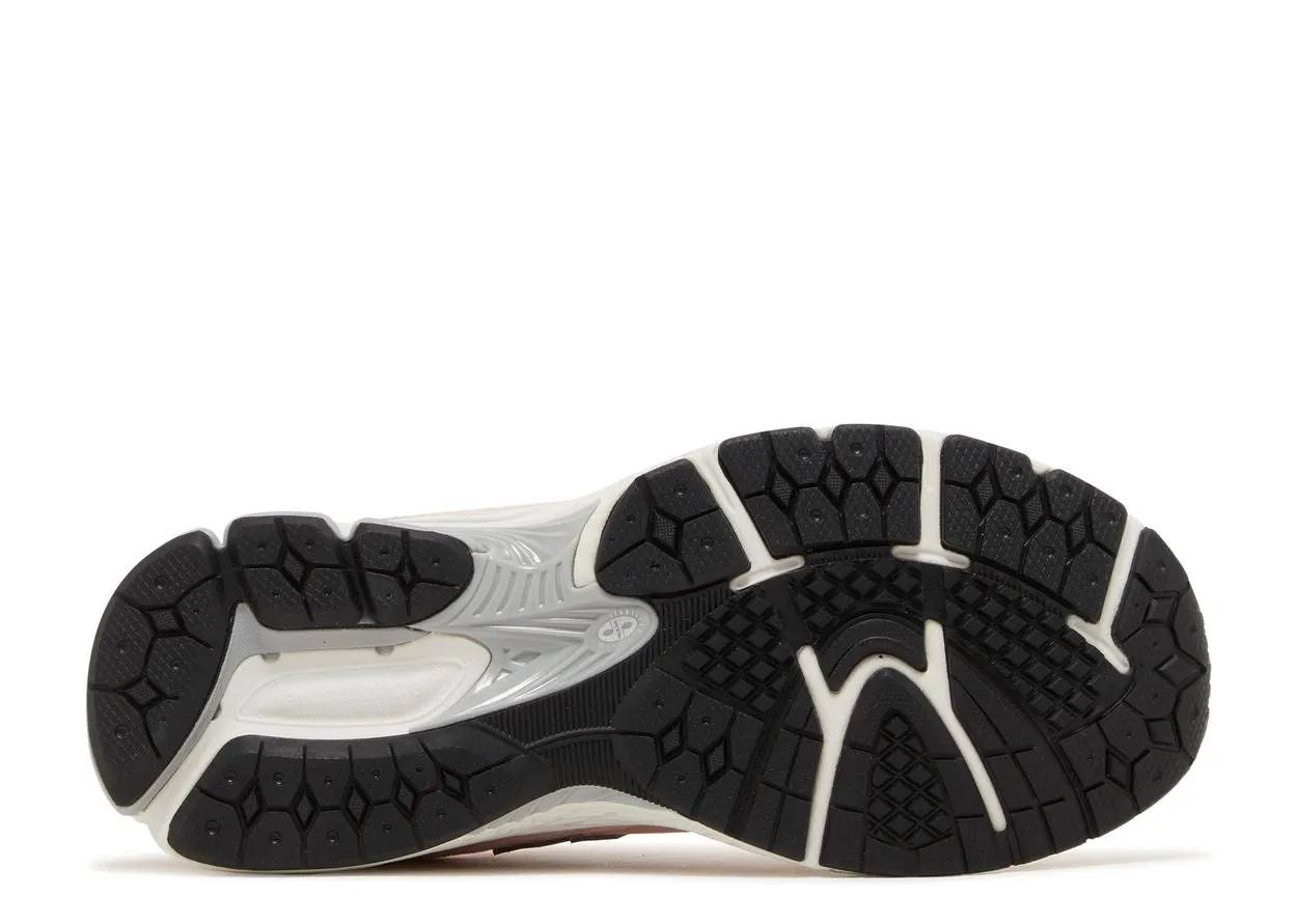 Long Step Vine Step New Balance 2002R Pink Sand